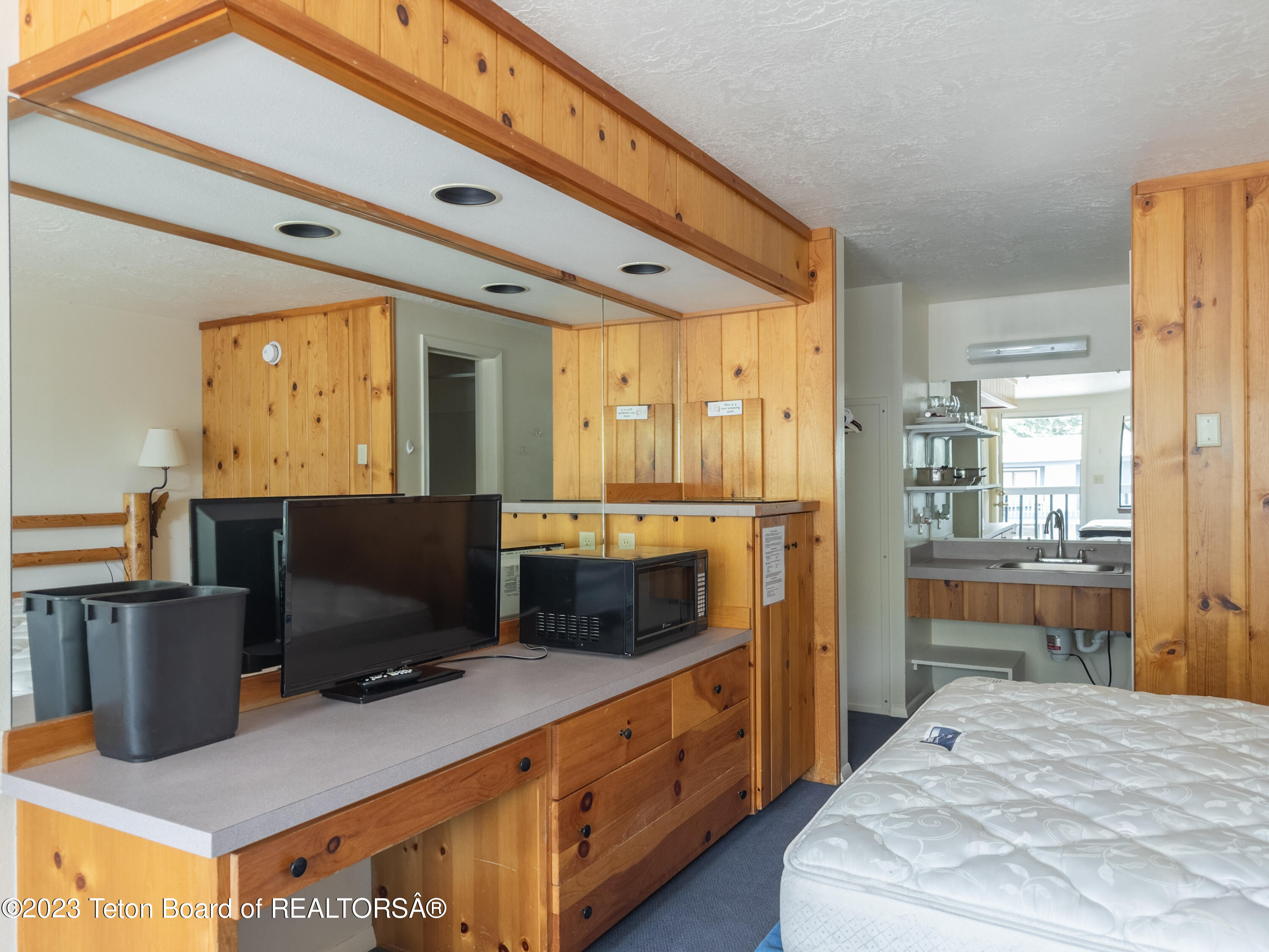 245 & 265 N MILLWARD Street