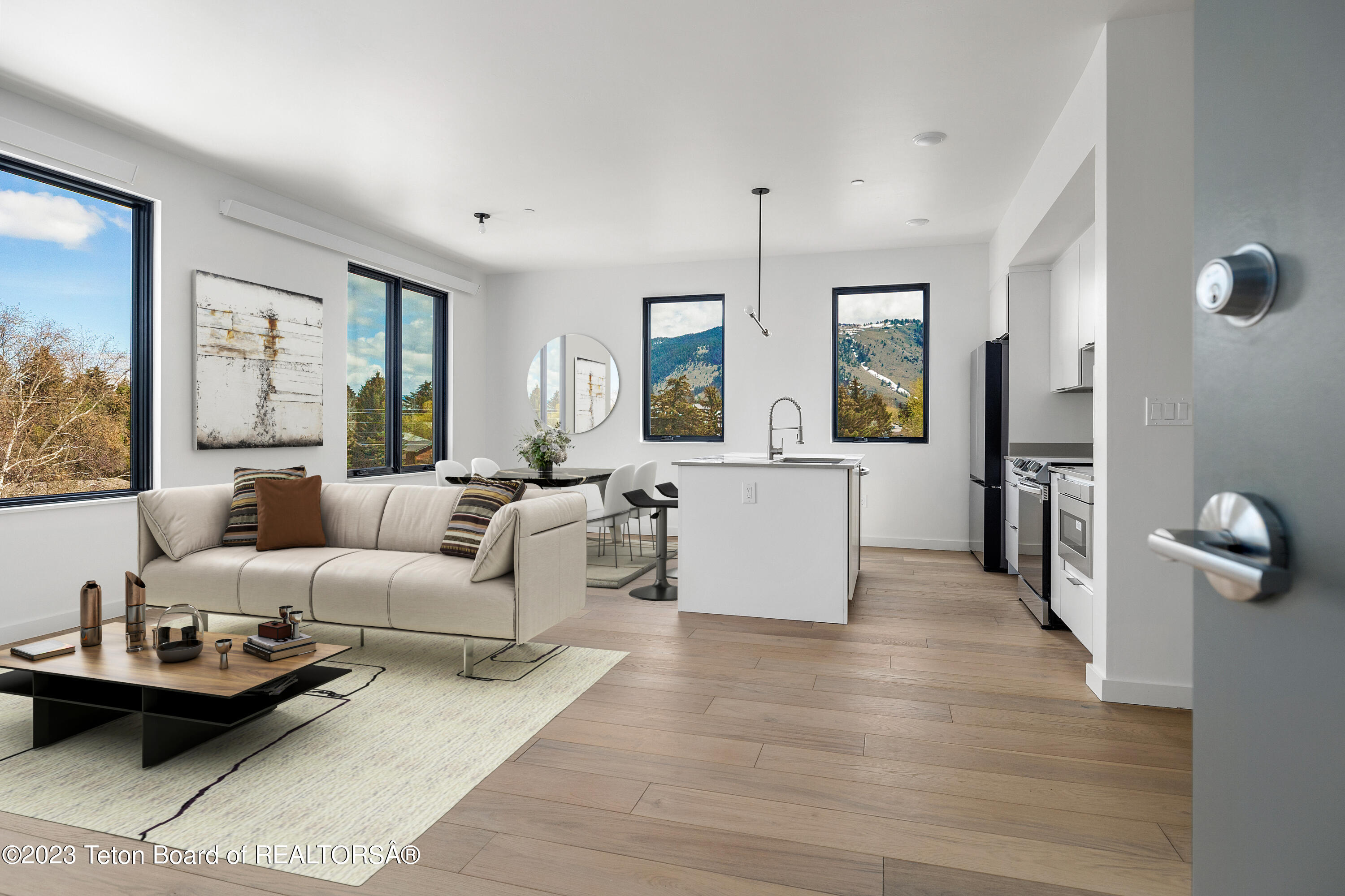 440 W KELLY Avenue, 2