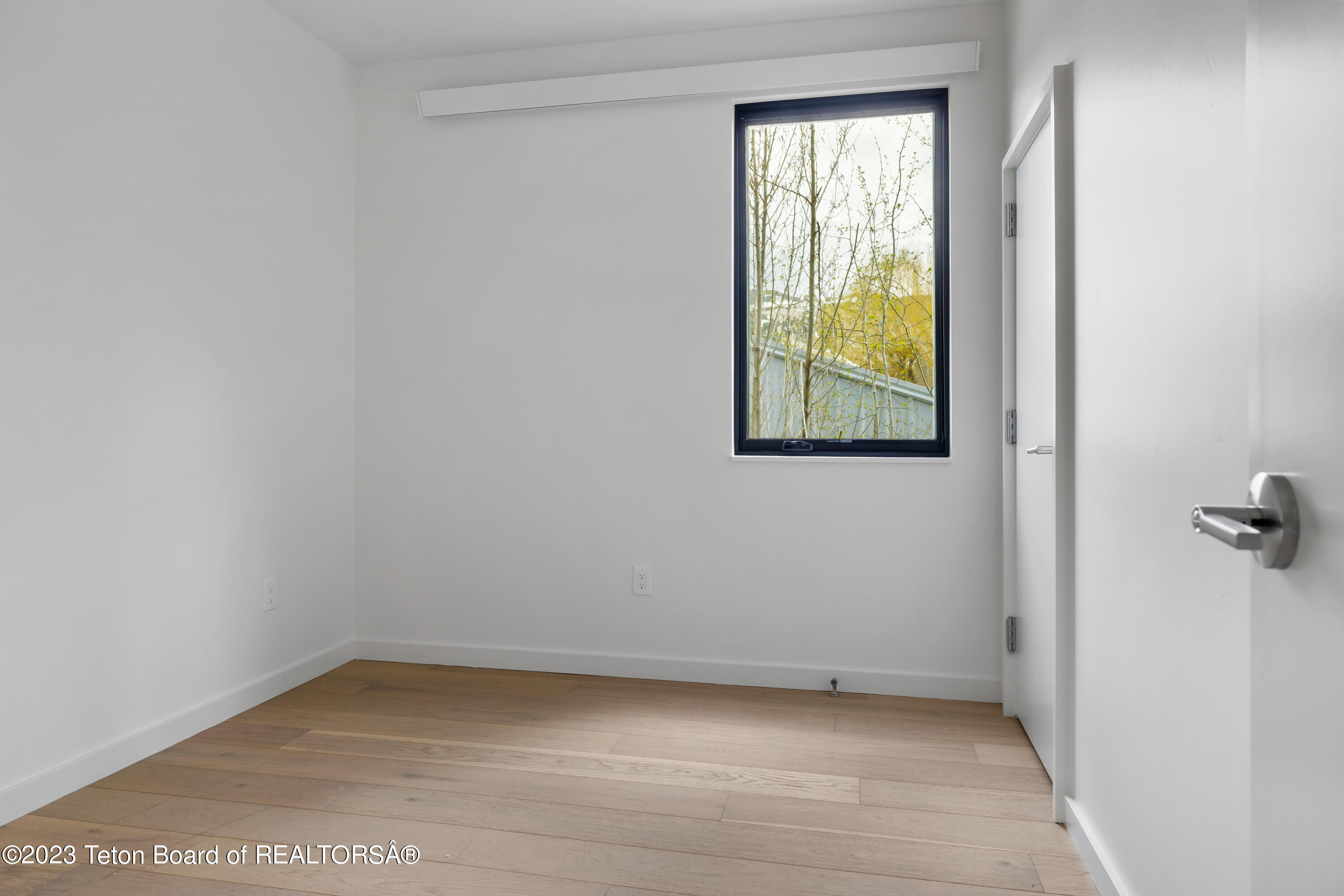 440 W KELLY Avenue, 2