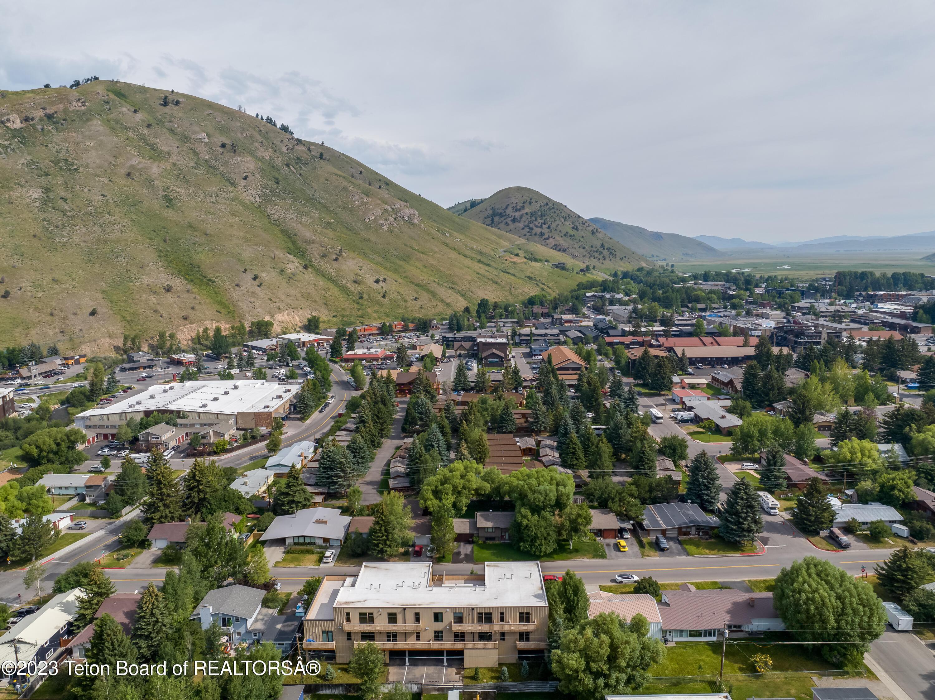 440 W KELLY Avenue, 2