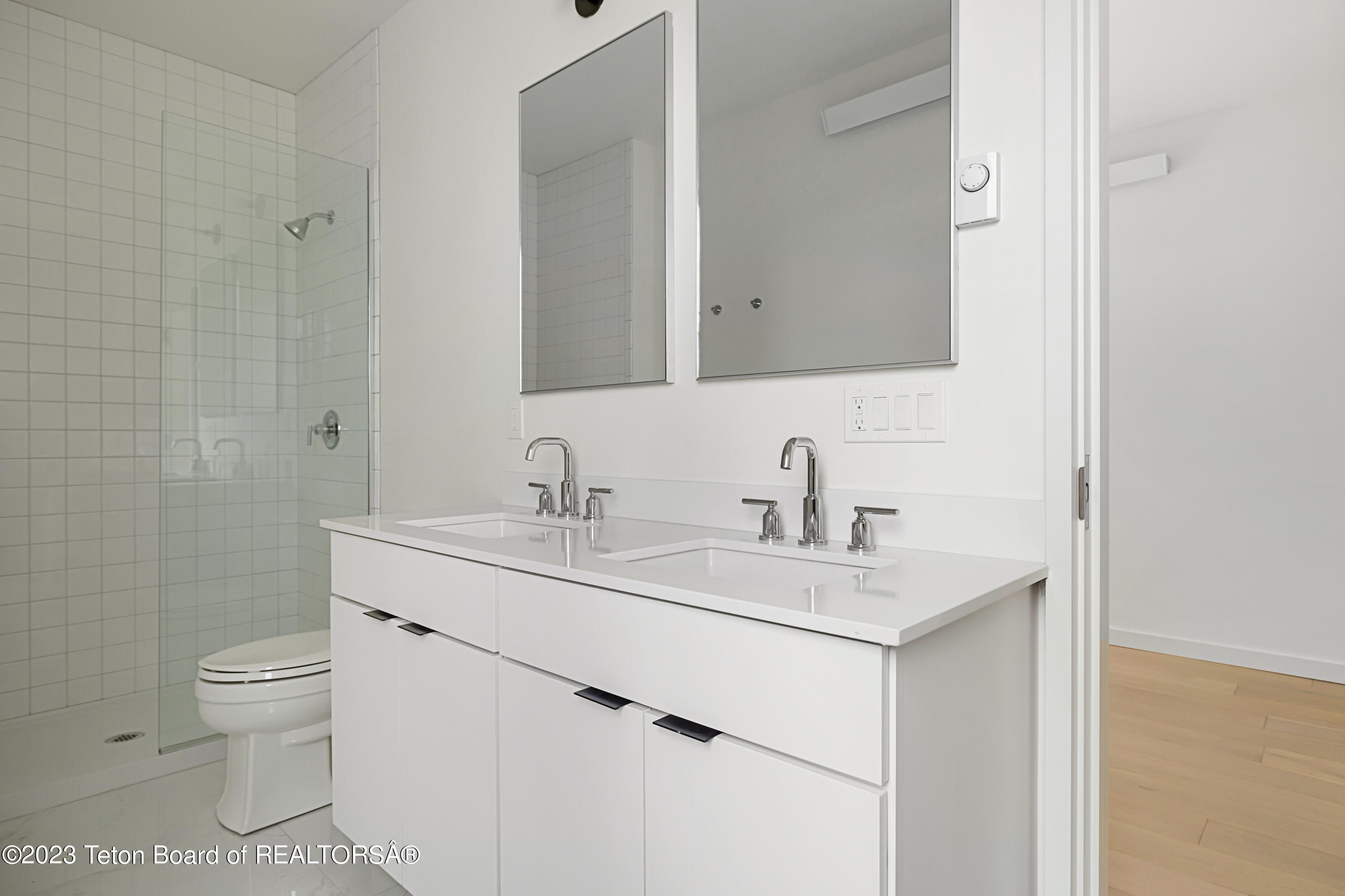 440 W KELLY Avenue, 2