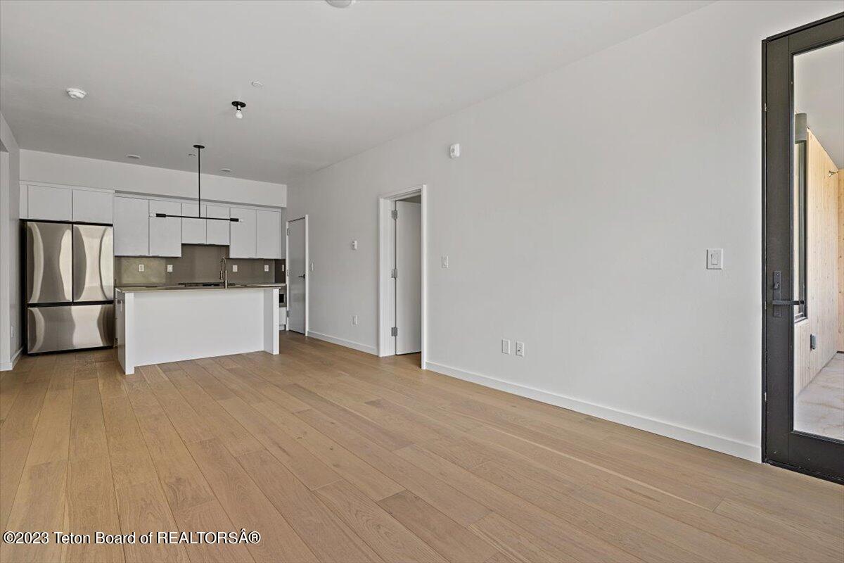 440 W KELLY Avenue, 4