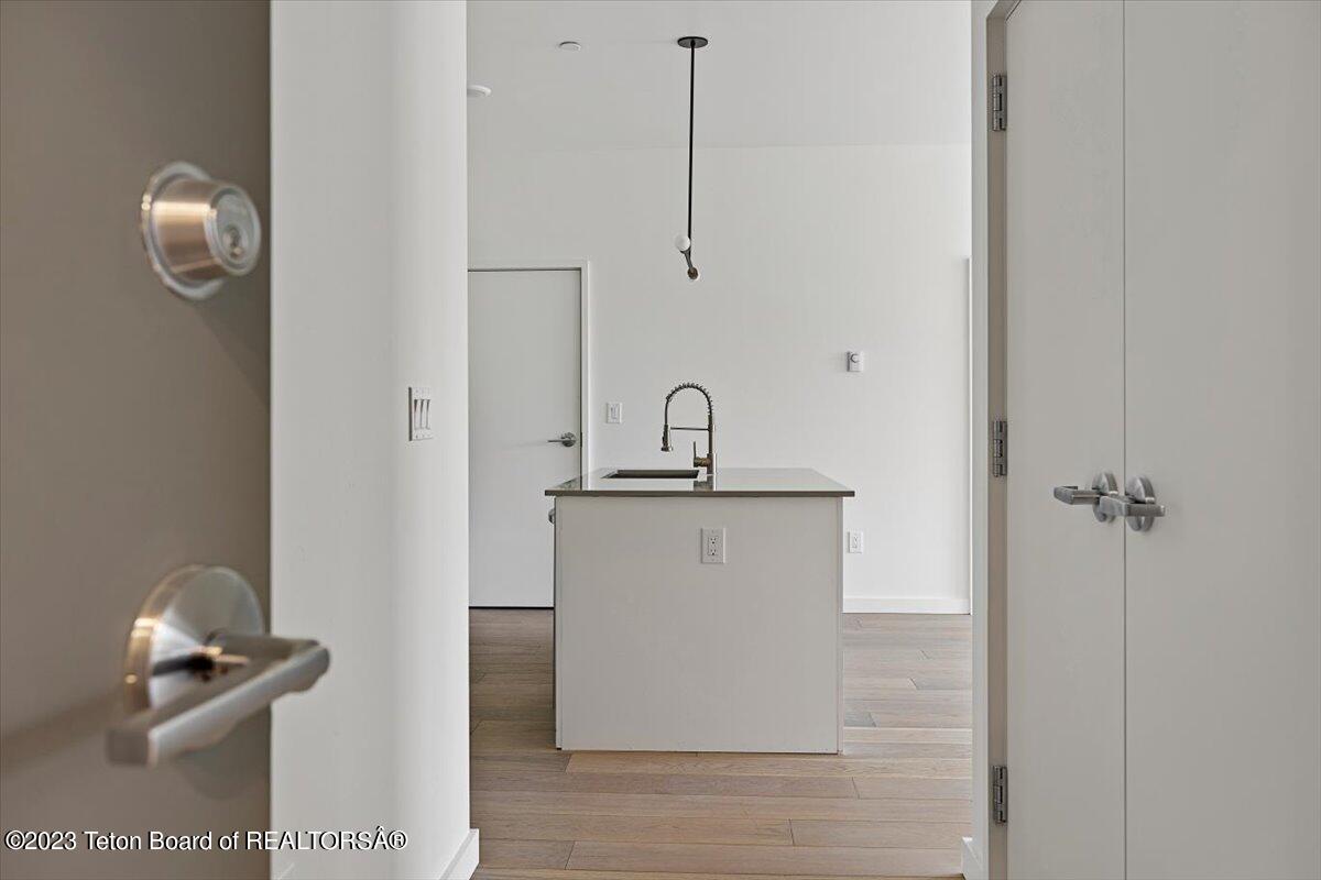 440 W KELLY Avenue, 4