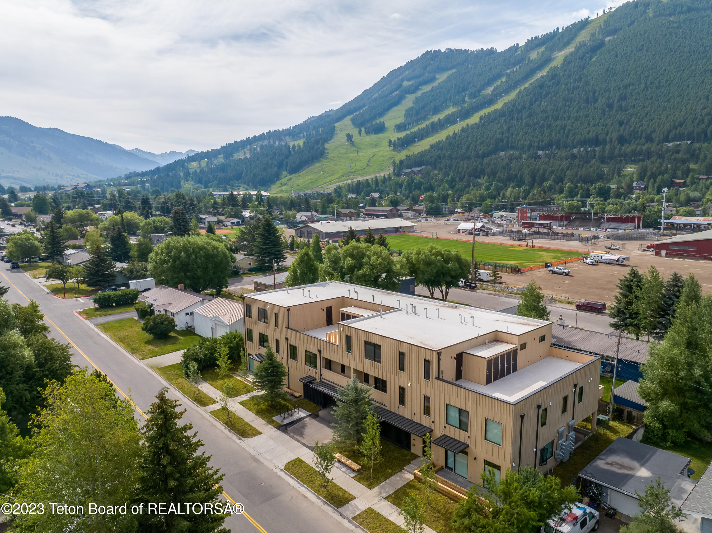 440 W KELLY Avenue, 4