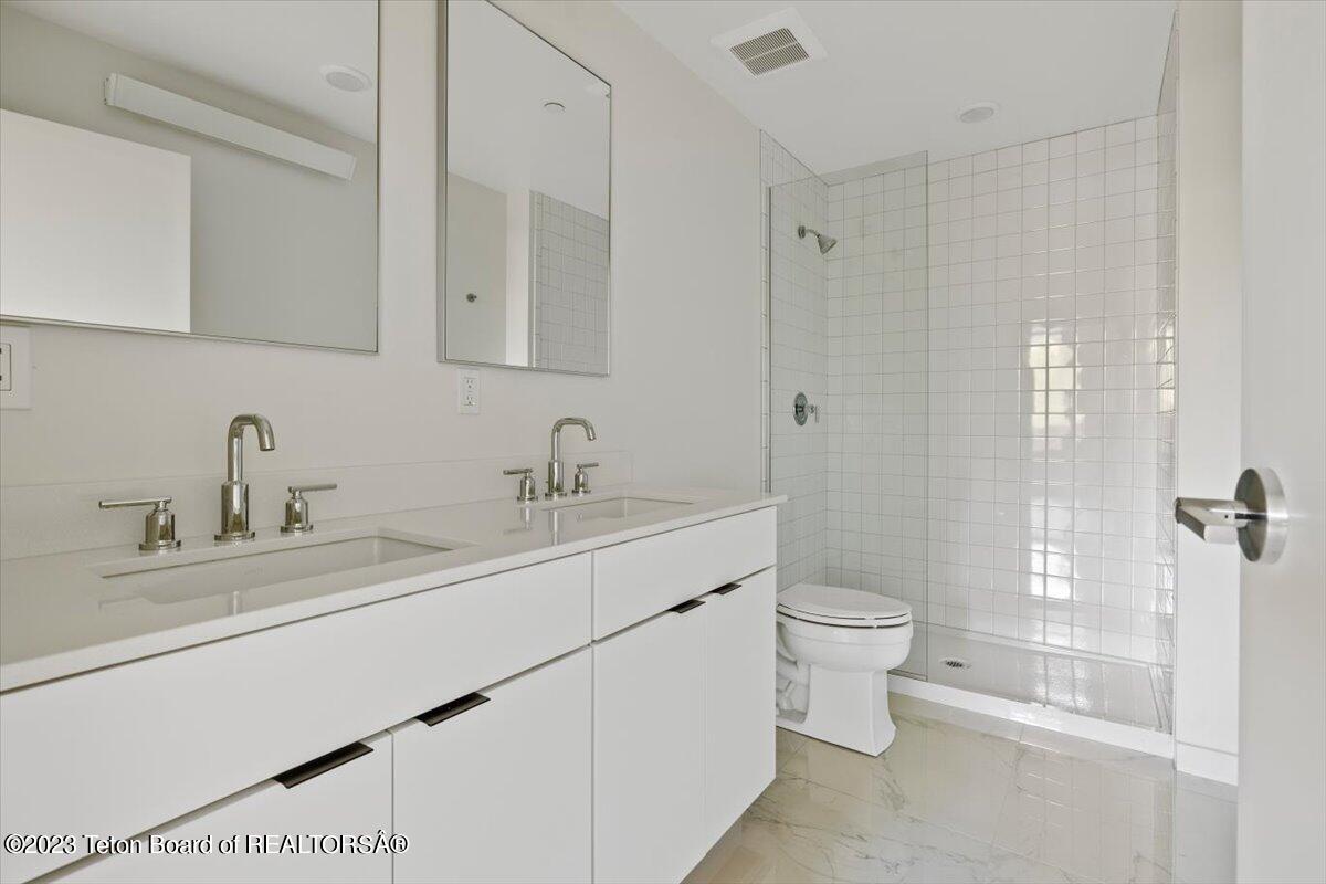 440 W KELLY Avenue, 4