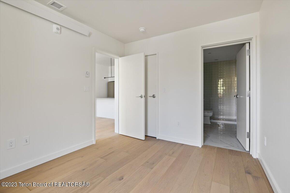 440 W KELLY Avenue, 4