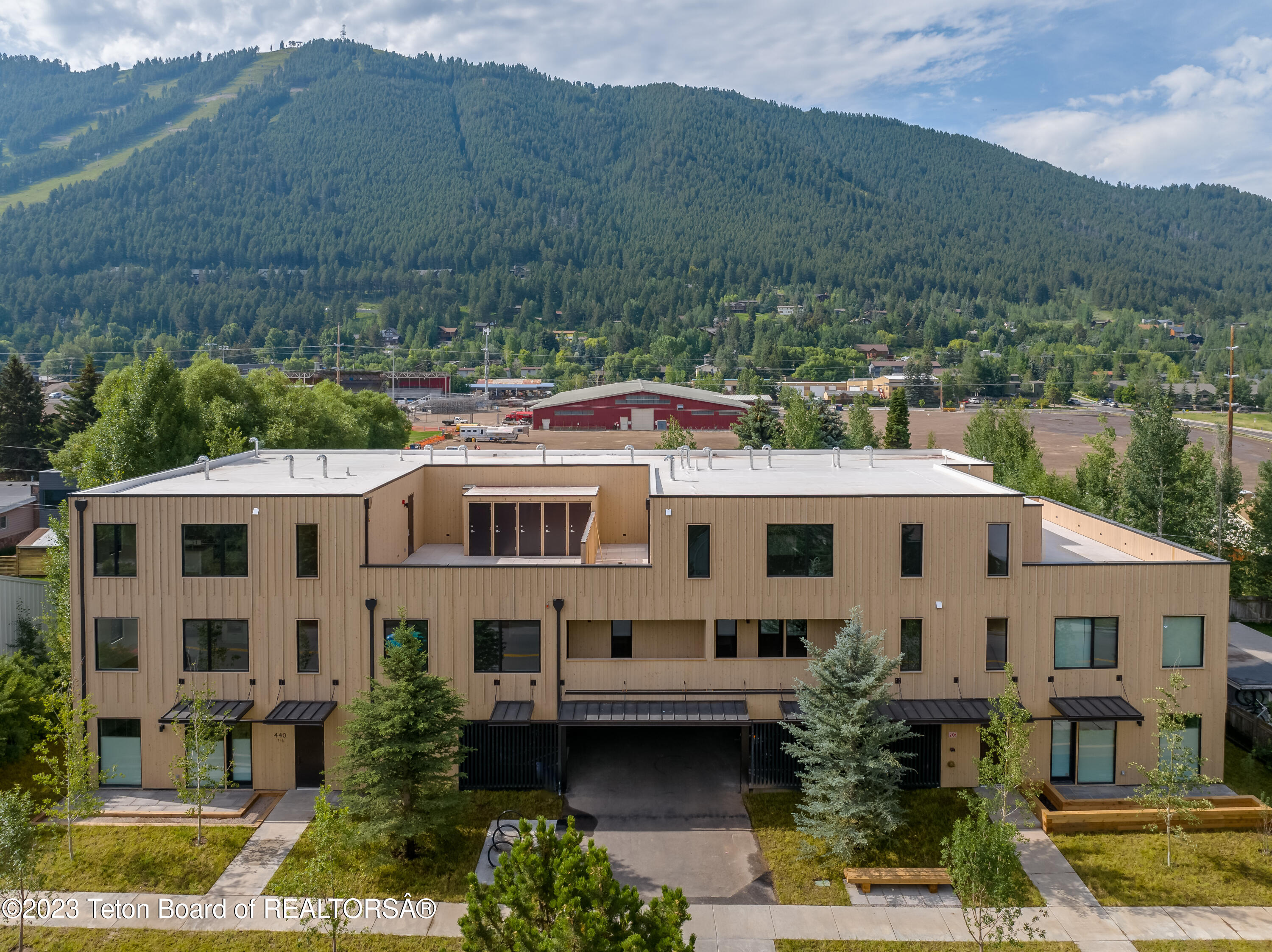 440 W KELLY Avenue, 4