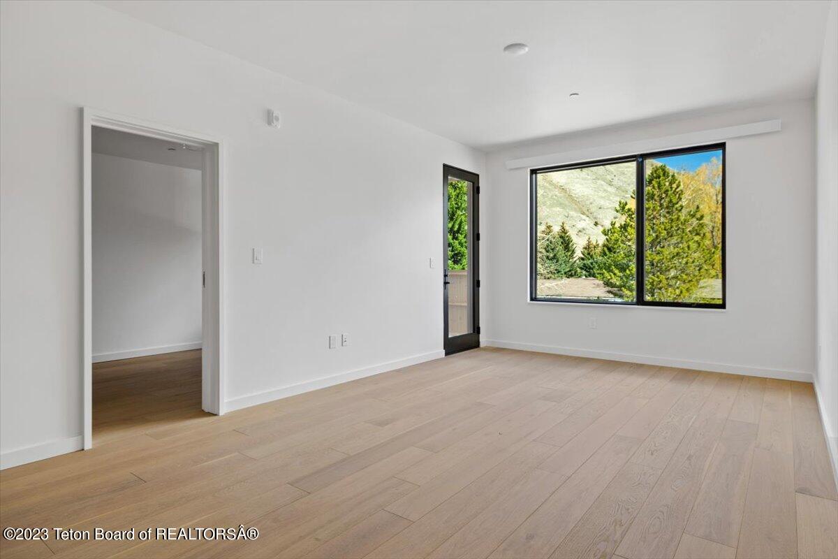 440 W KELLY Avenue, 4