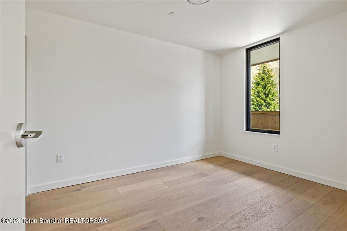 440 W KELLY Avenue, 4