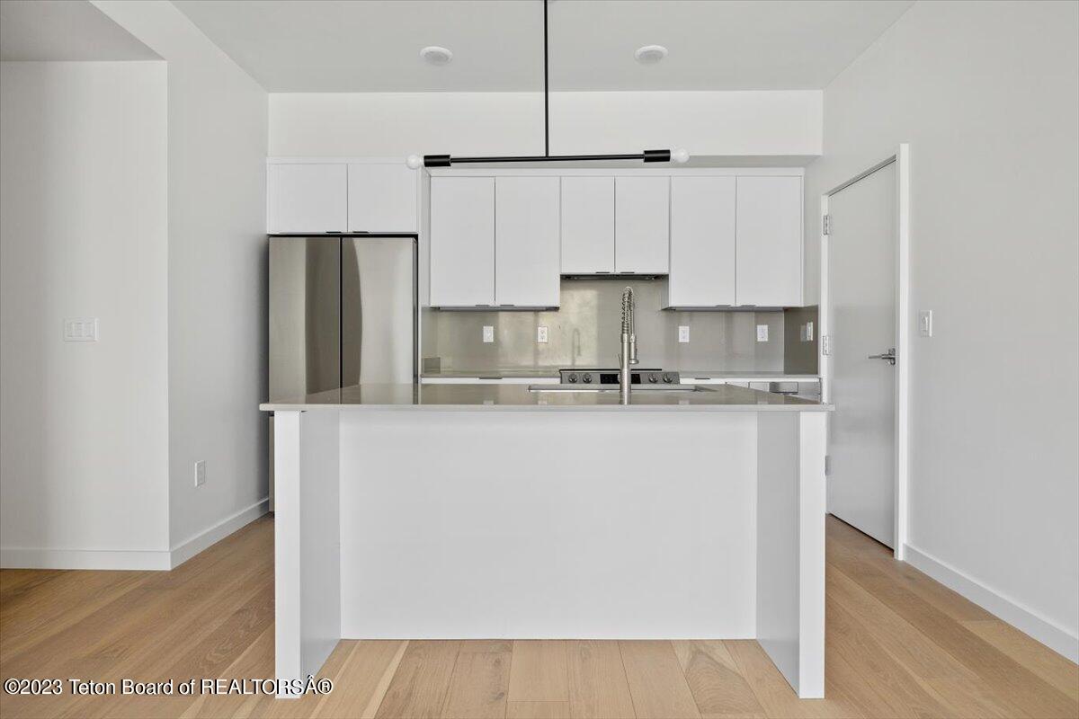 440 W KELLY Avenue, 4