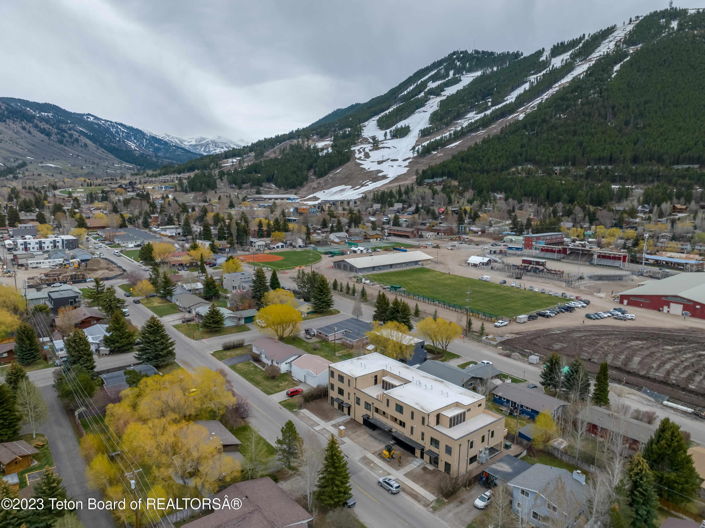 440 W KELLY Avenue, 8