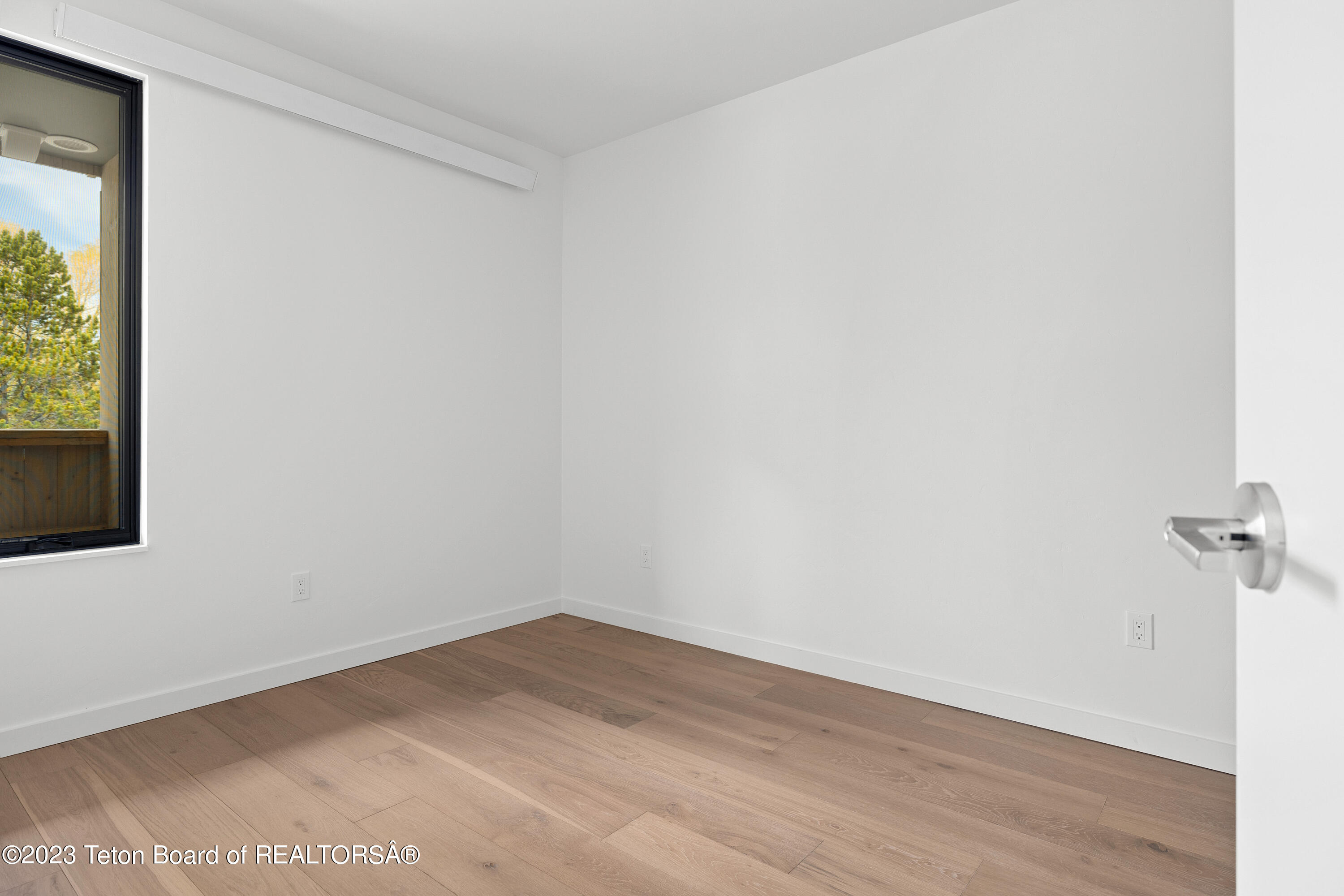 440 W KELLY Avenue, 8