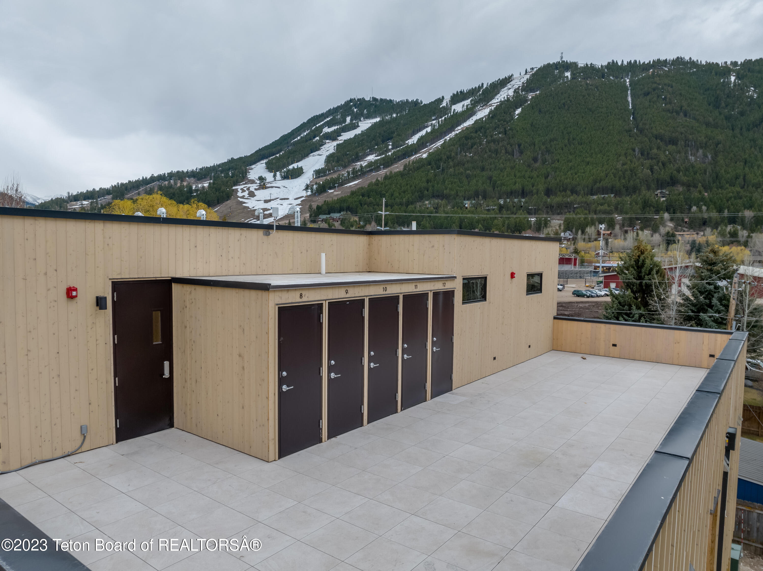 440 W KELLY Avenue, 8