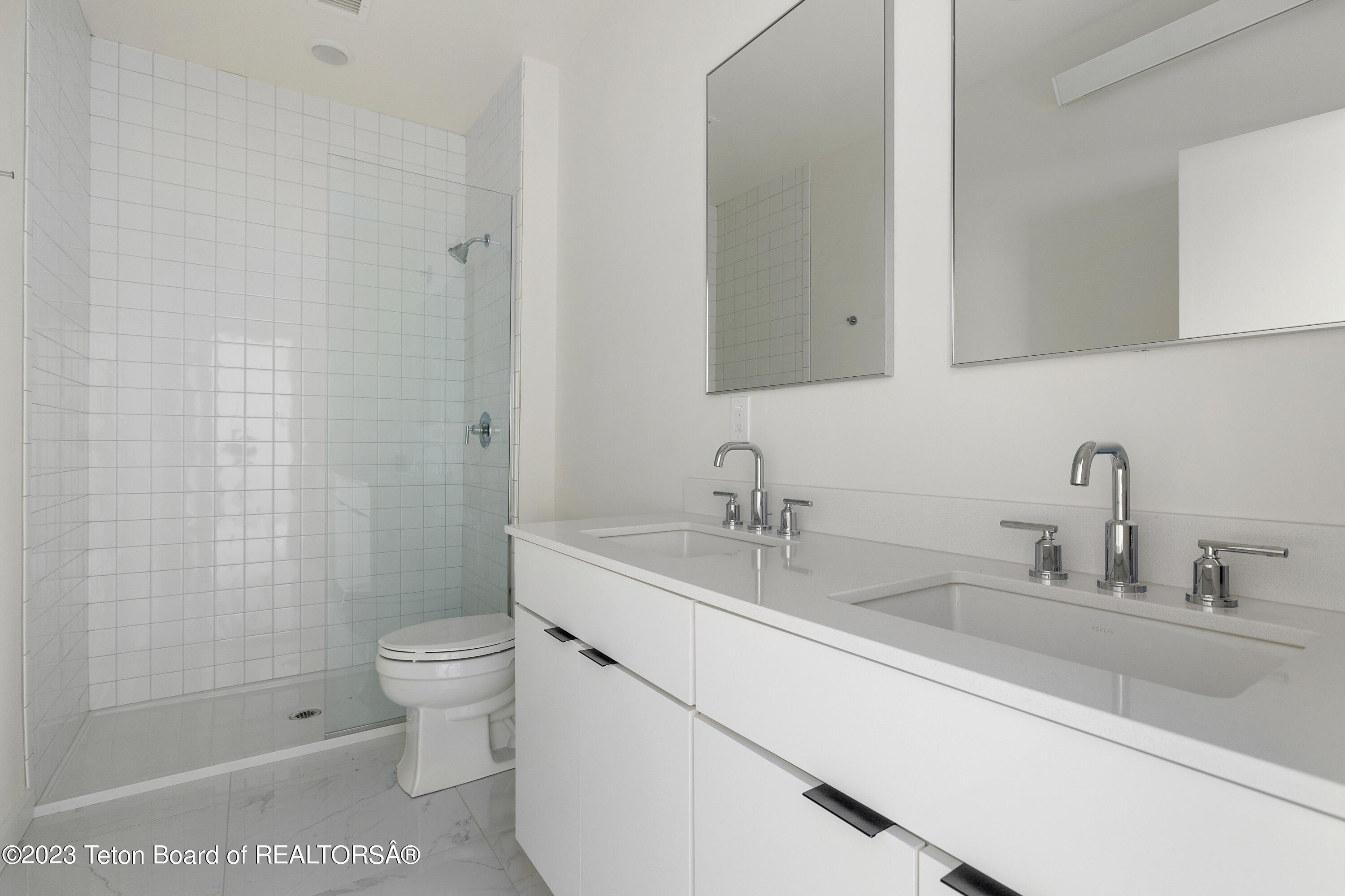 440 W KELLY Avenue, 8