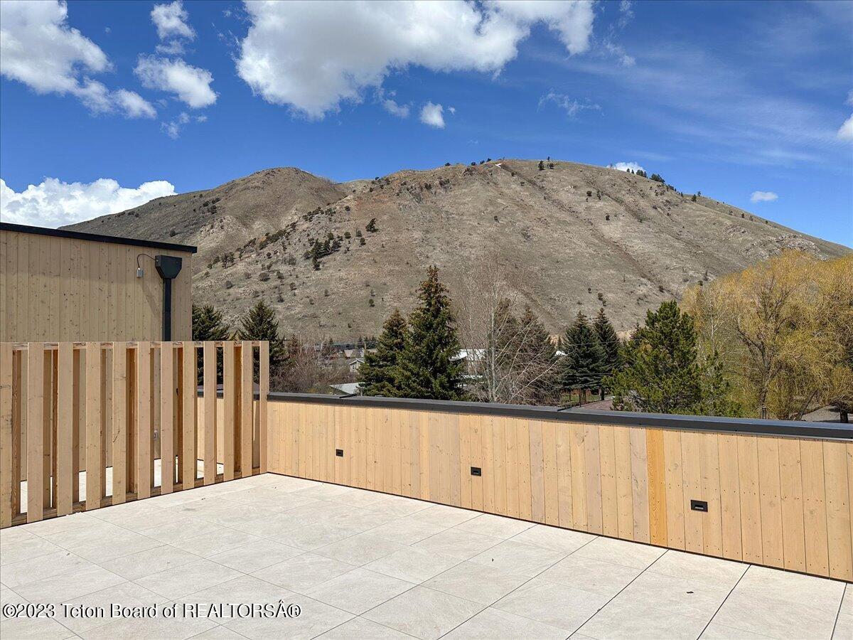 440 W KELLY Avenue, 11