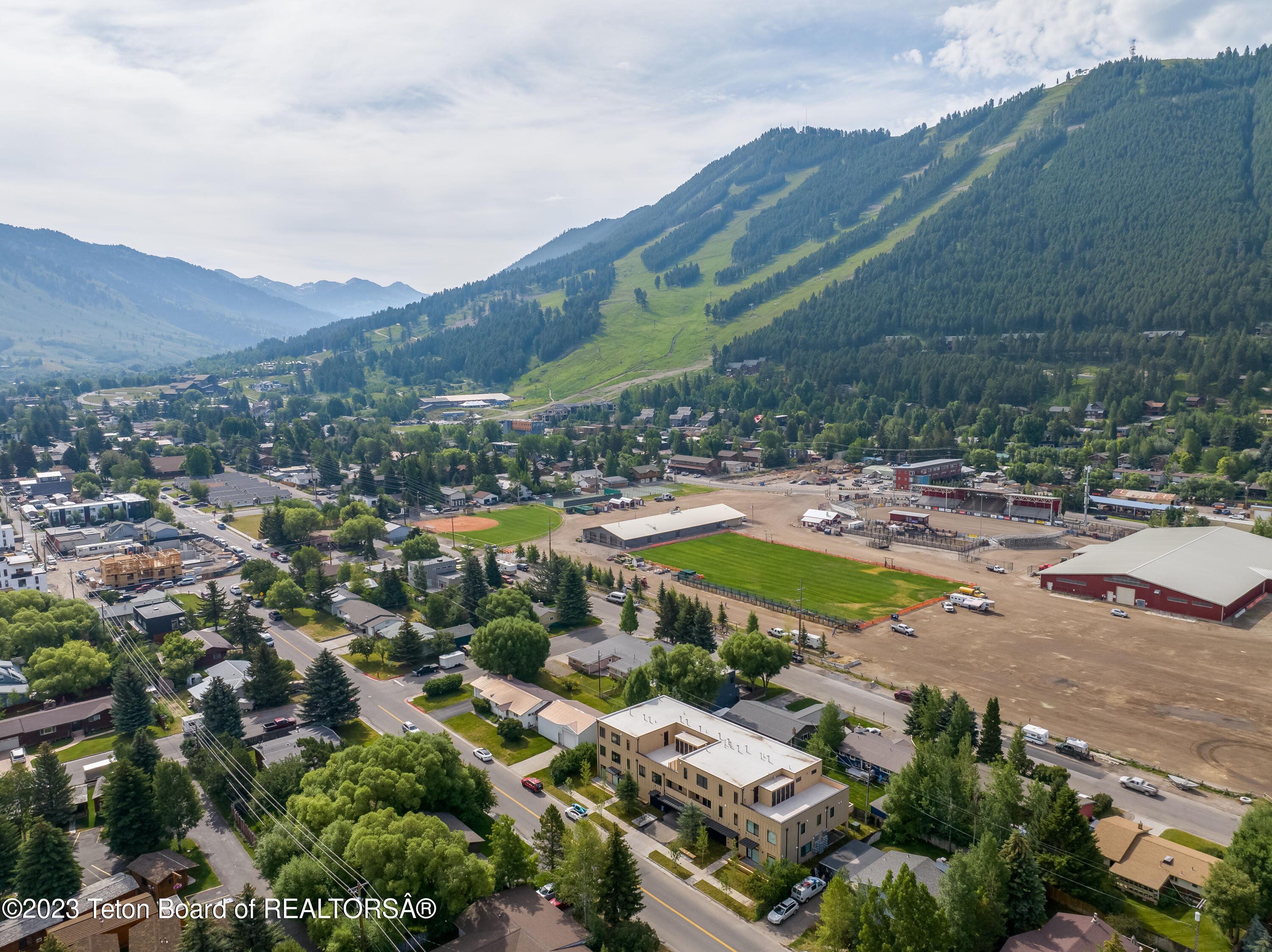 440 W KELLY Avenue, 11