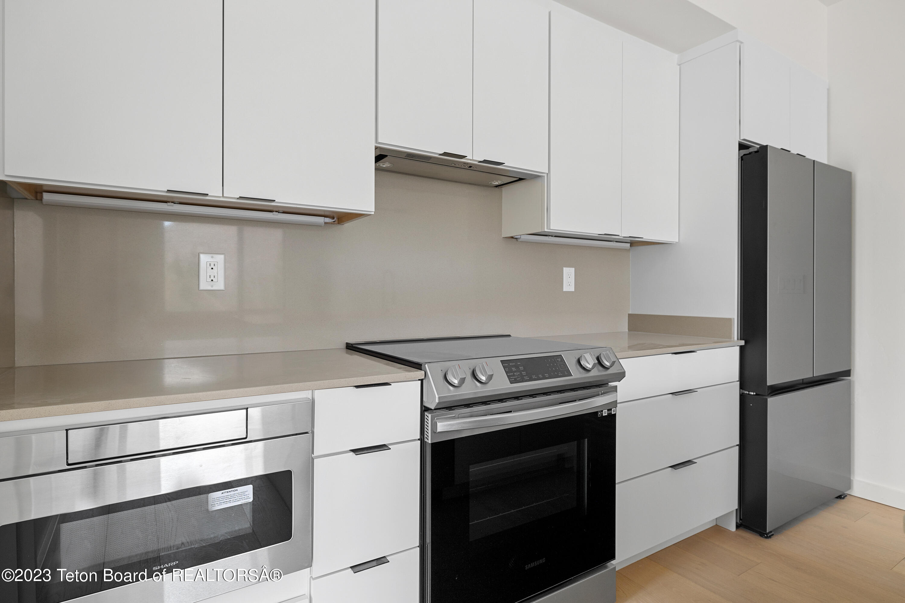 440 W KELLY Avenue, 11