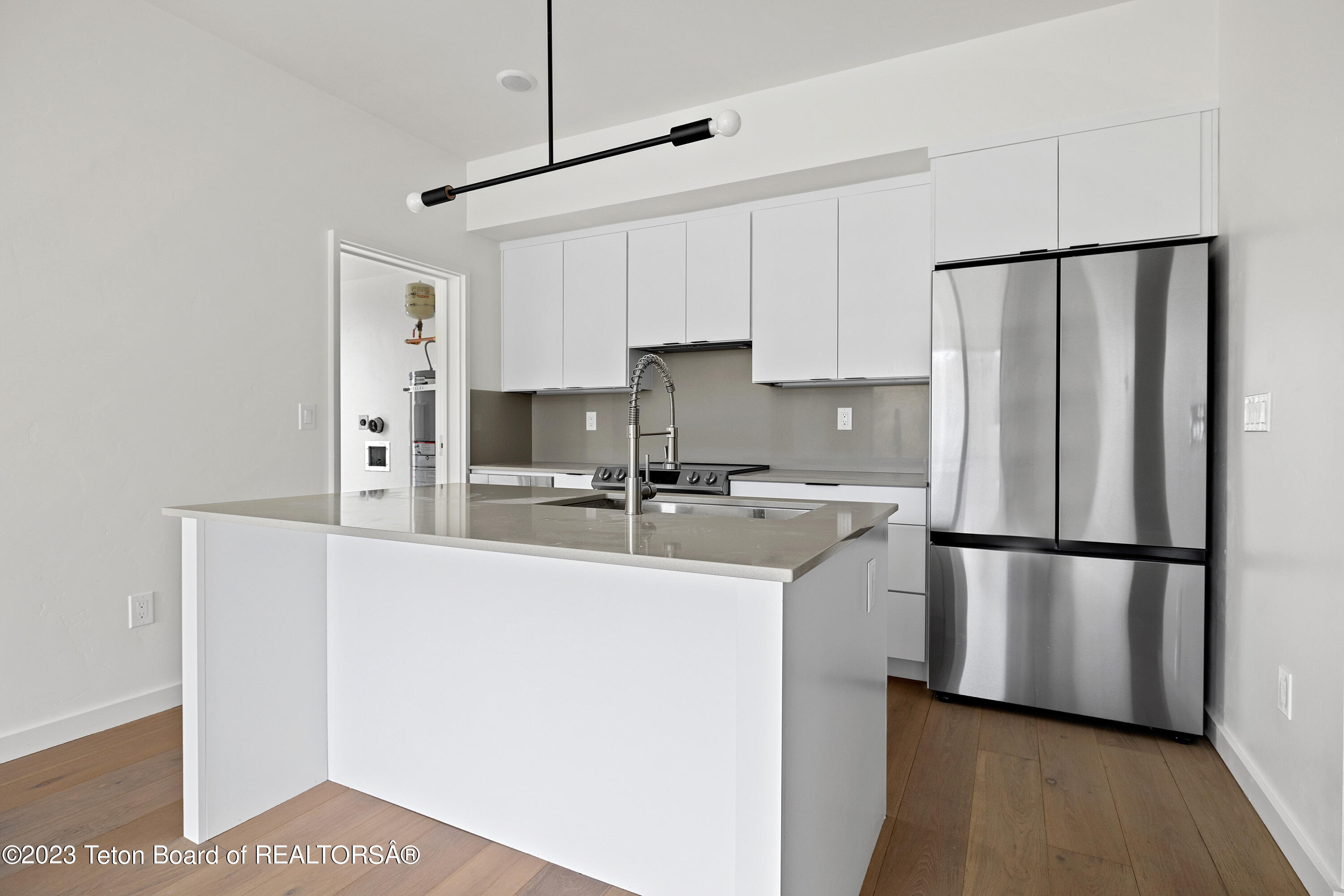 440 W KELLY Avenue, 11