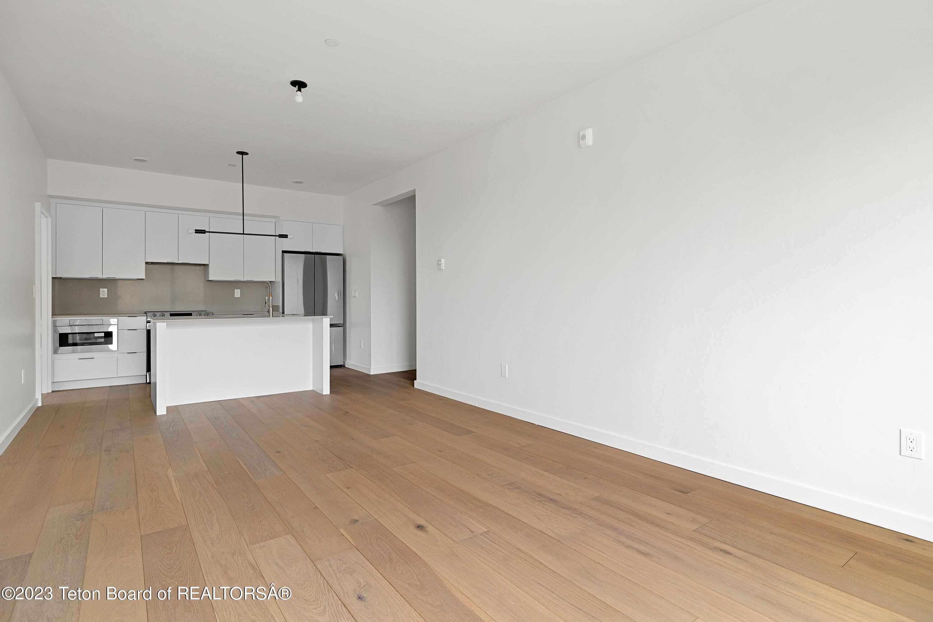 440 W KELLY Avenue, 11