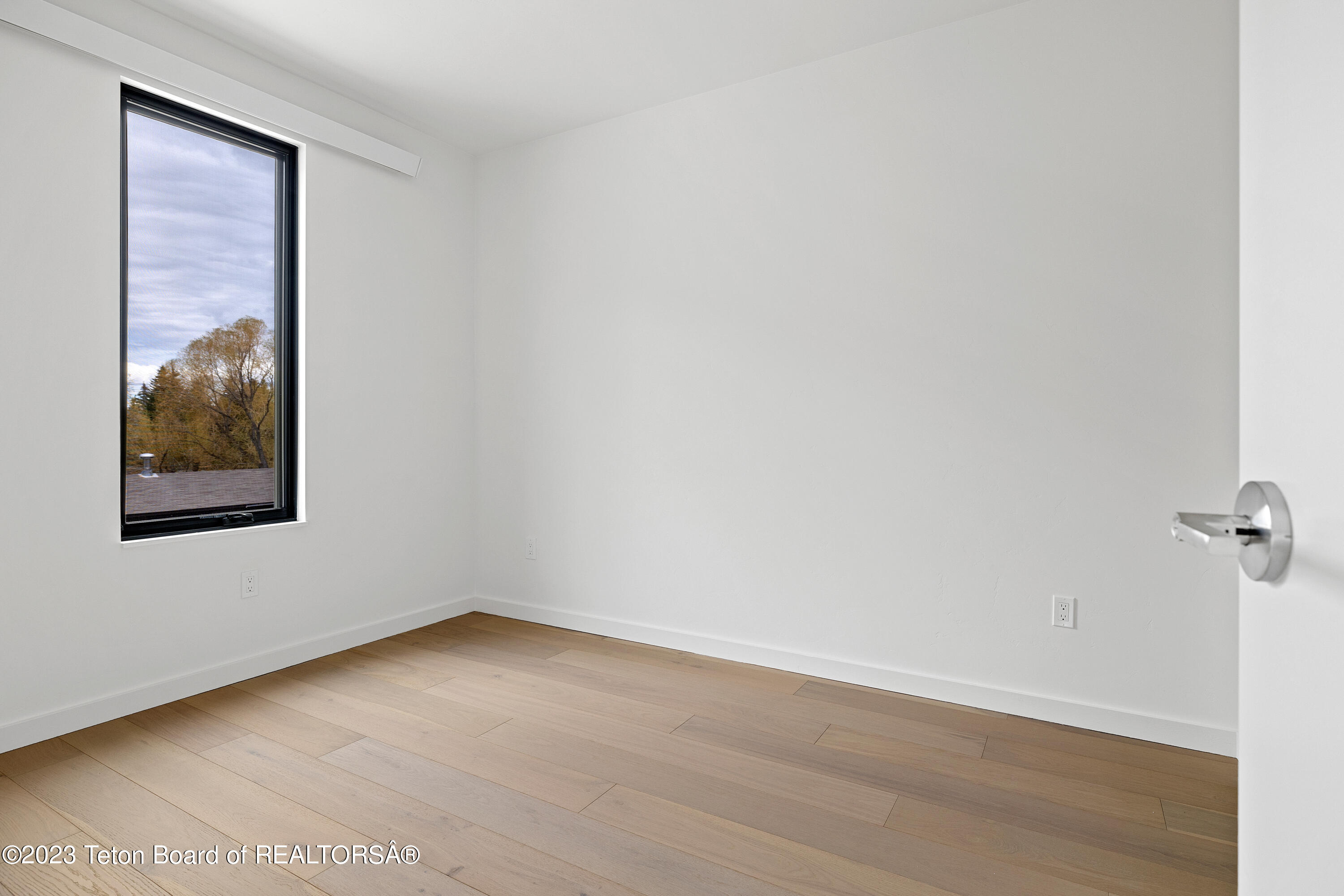 440 W KELLY Avenue, 11