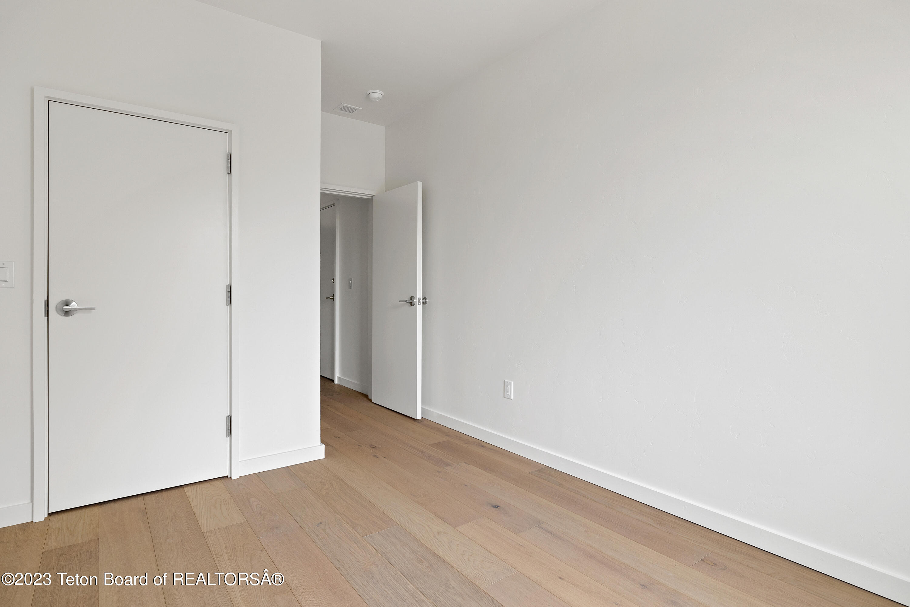 440 W KELLY Avenue, 11