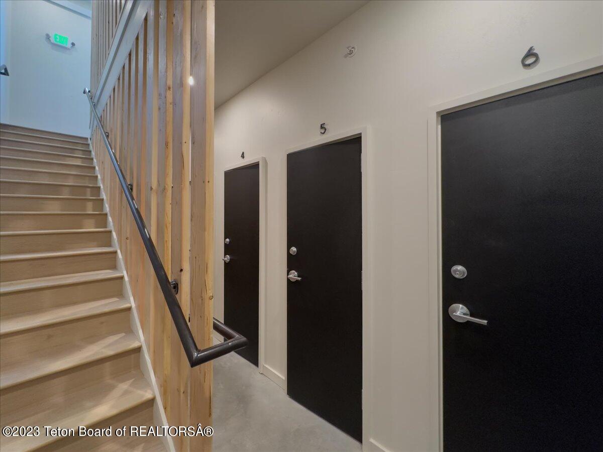 440 W KELLY Avenue, 11