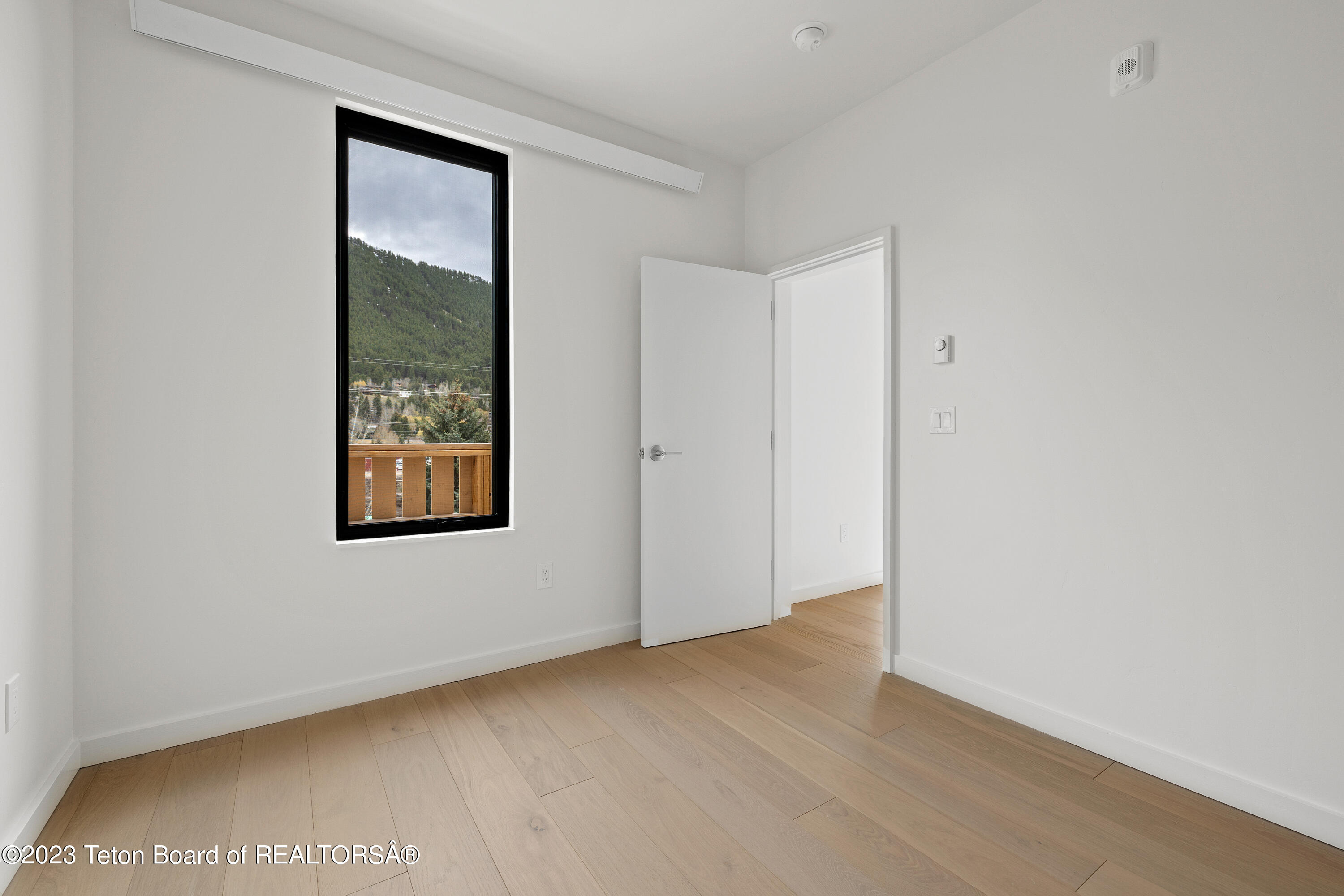 440 W KELLY Avenue, 12