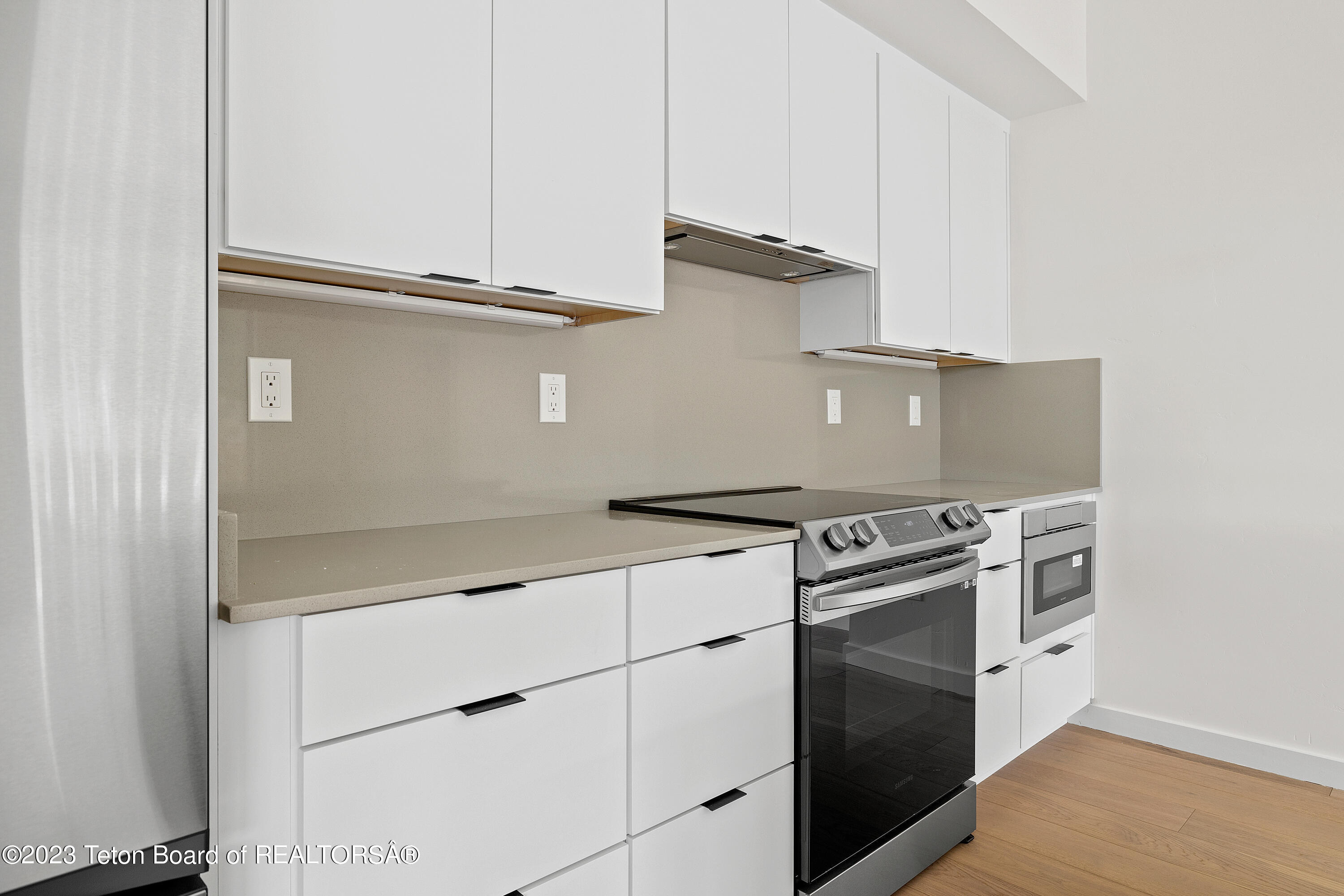 440 W KELLY Avenue, 12