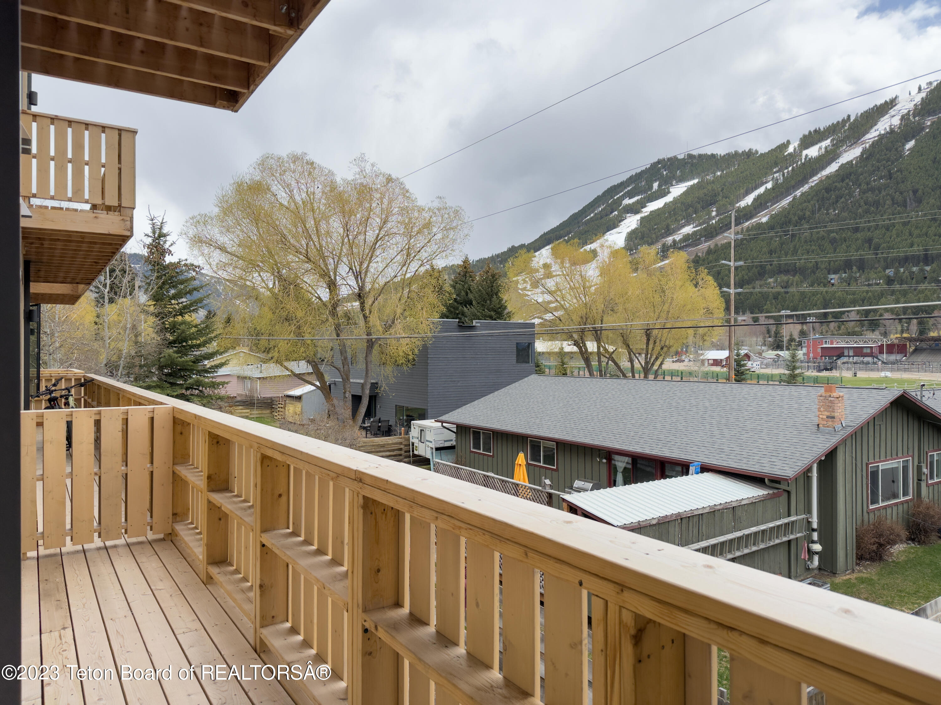 440 W KELLY Avenue, 12