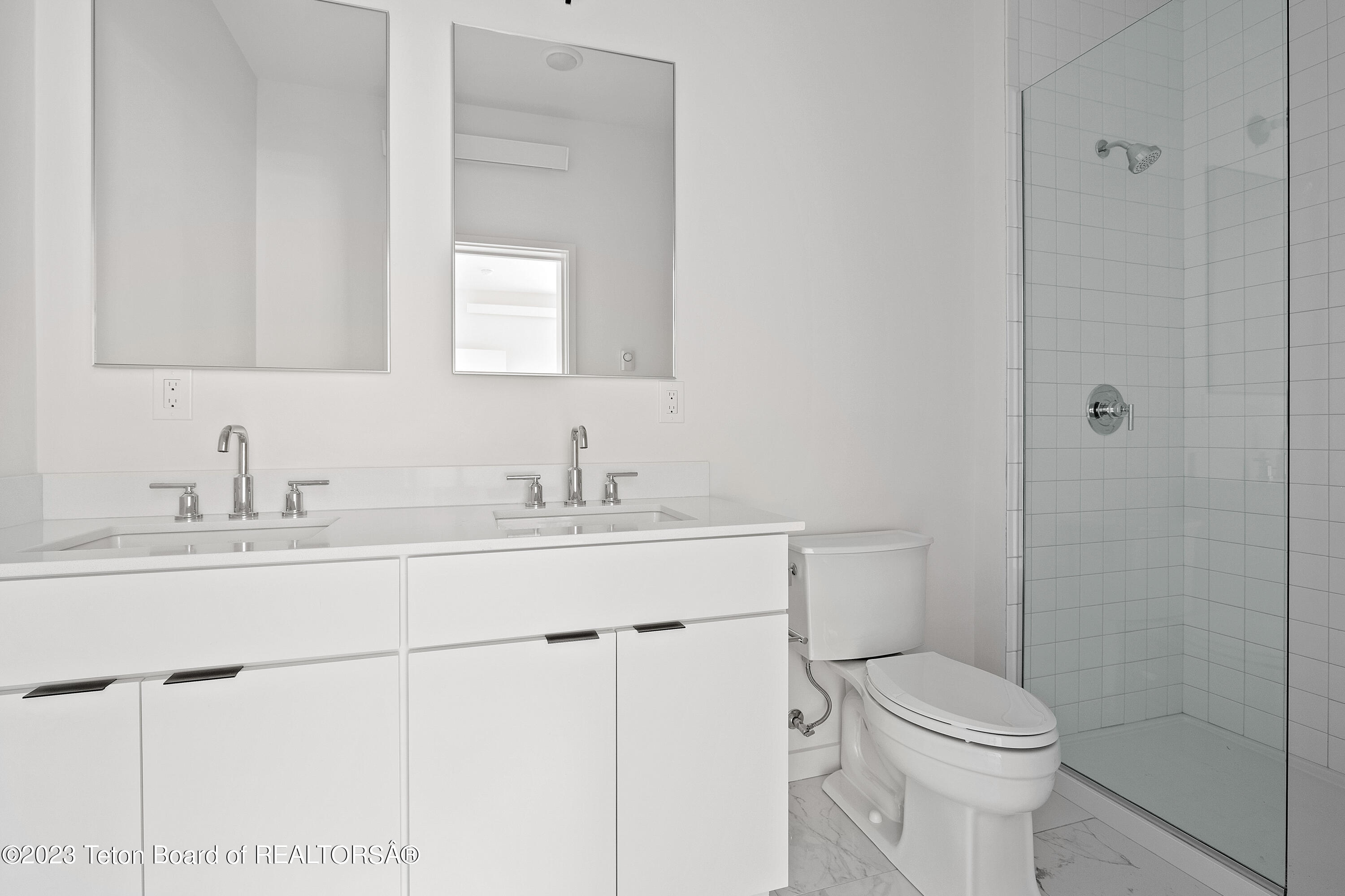 440 W KELLY Avenue, 12