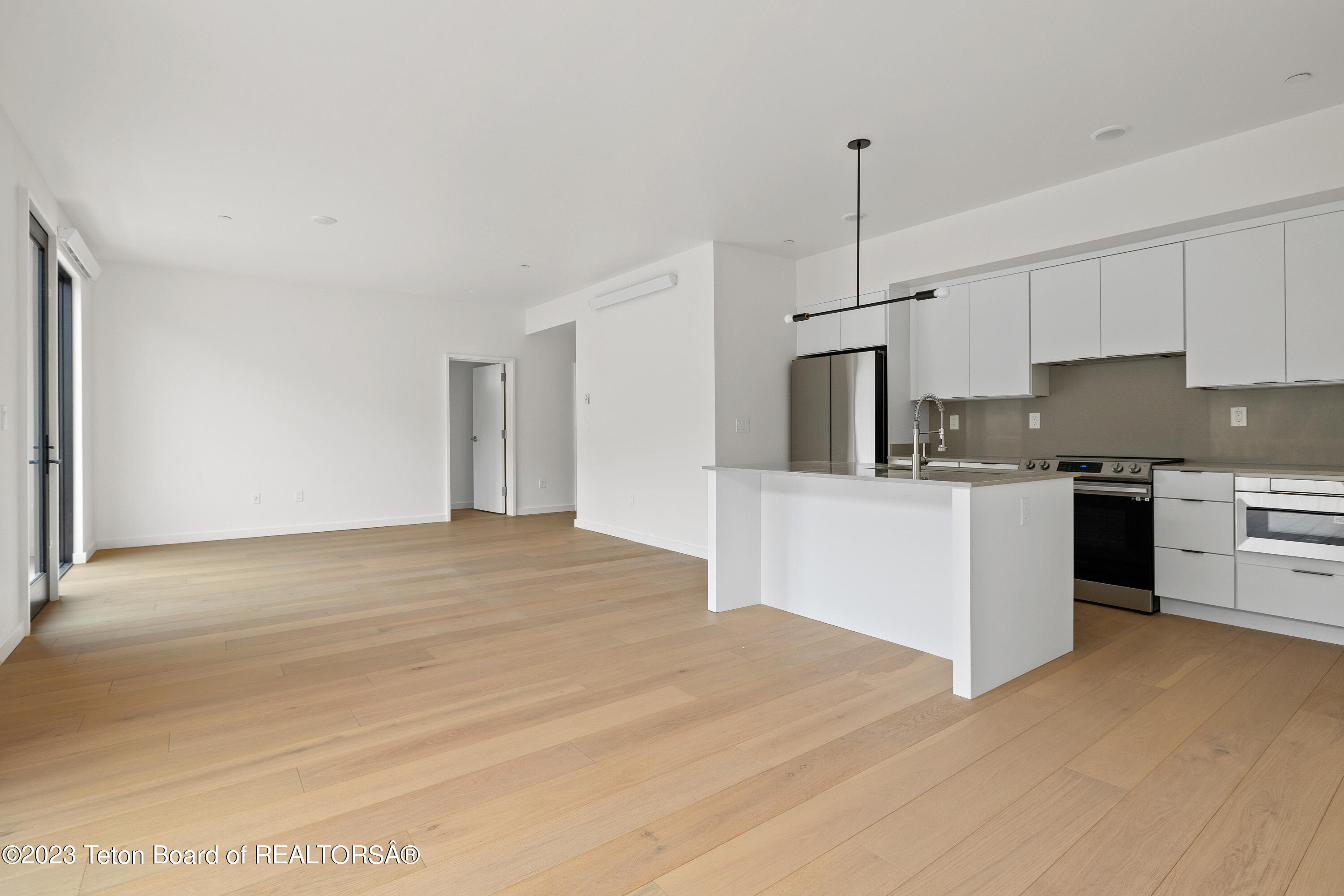 440 W KELLY Avenue, 12