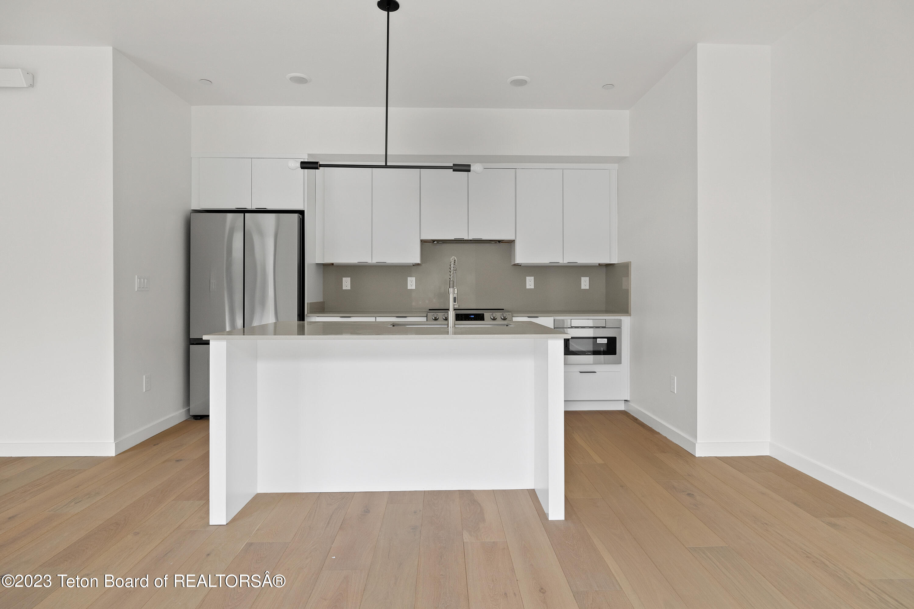 440 W KELLY Avenue, 12