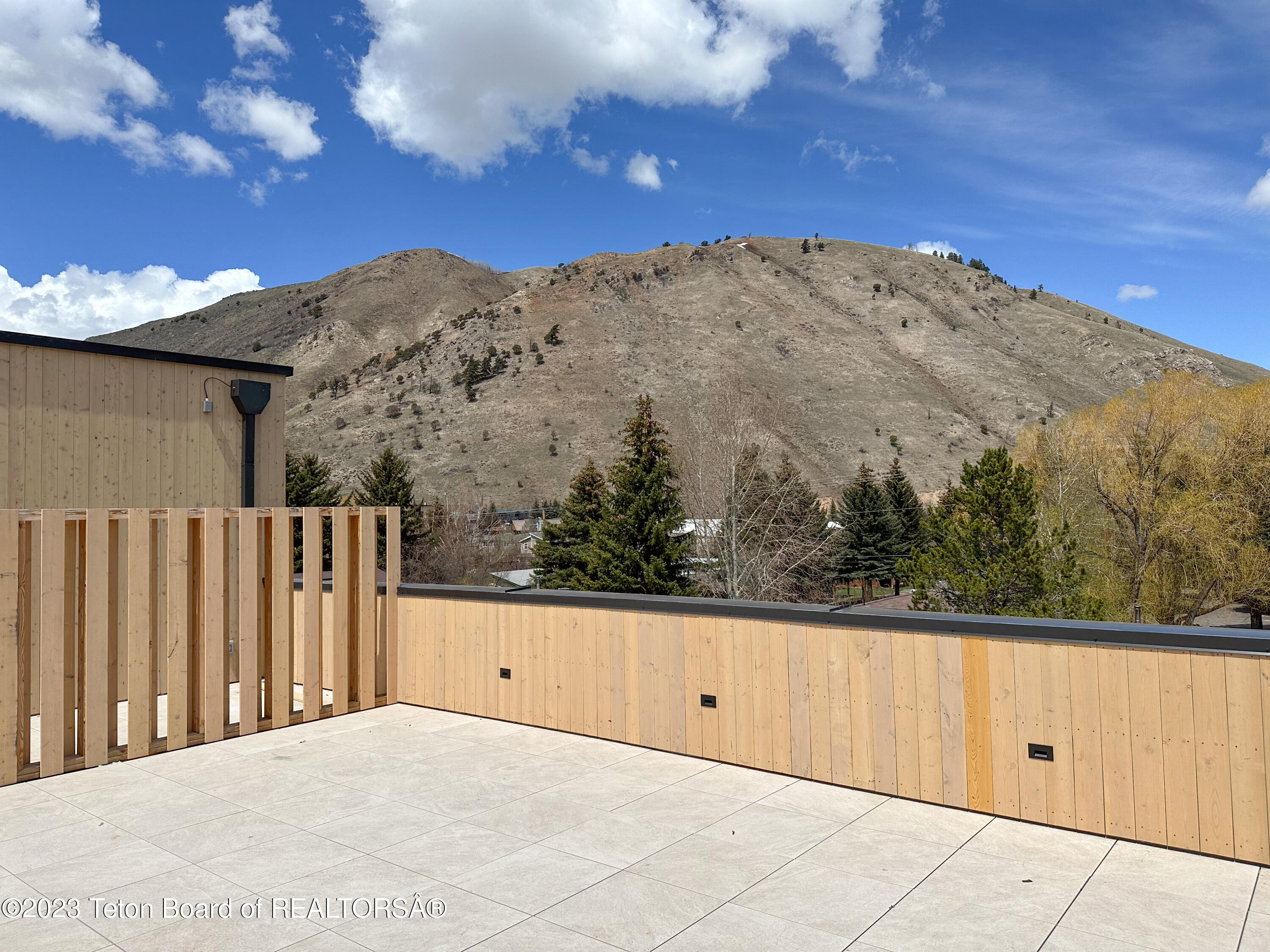 440 W KELLY Avenue, 12