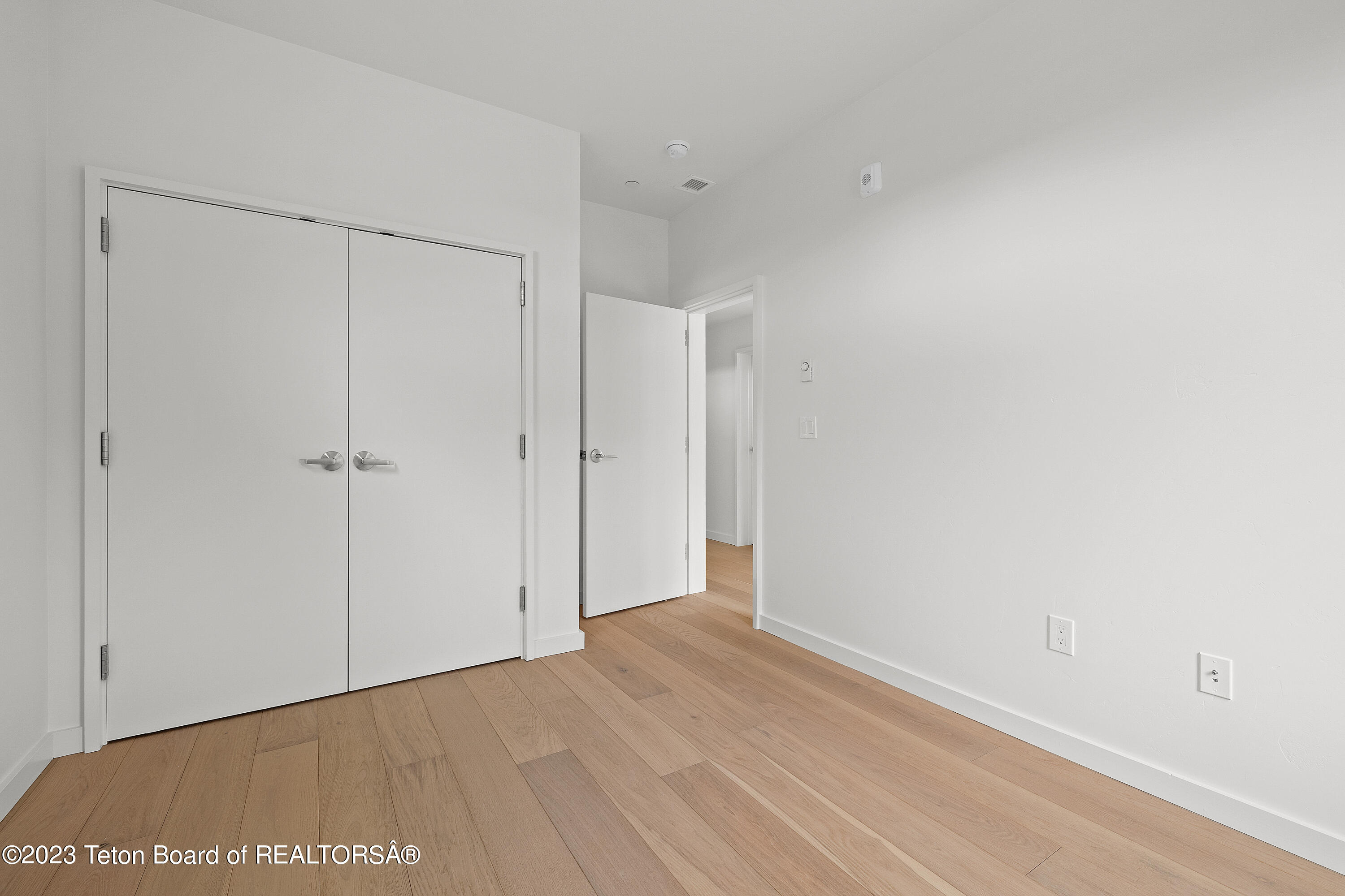 440 W KELLY Avenue, 12