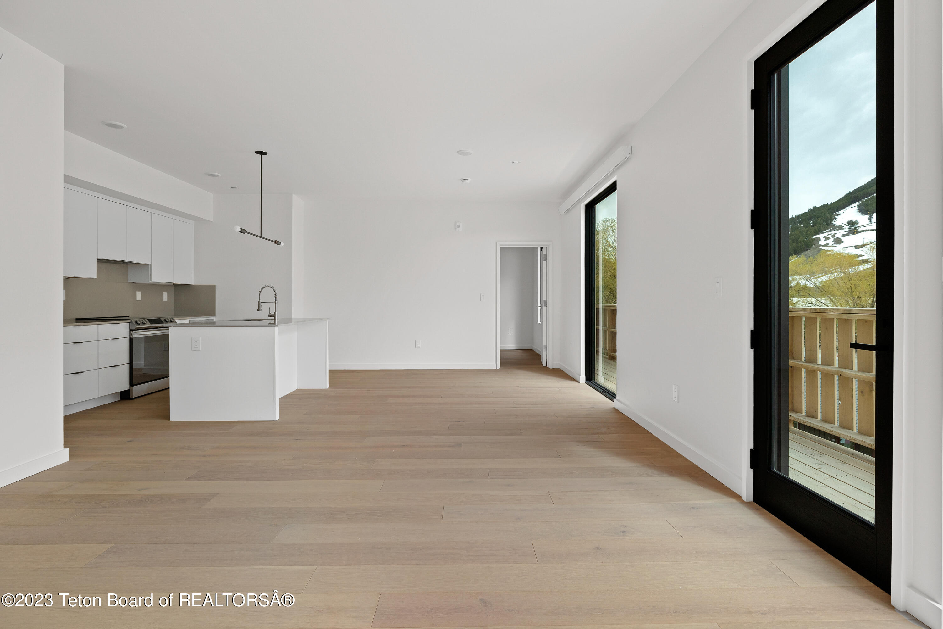 440 W KELLY Avenue, 12