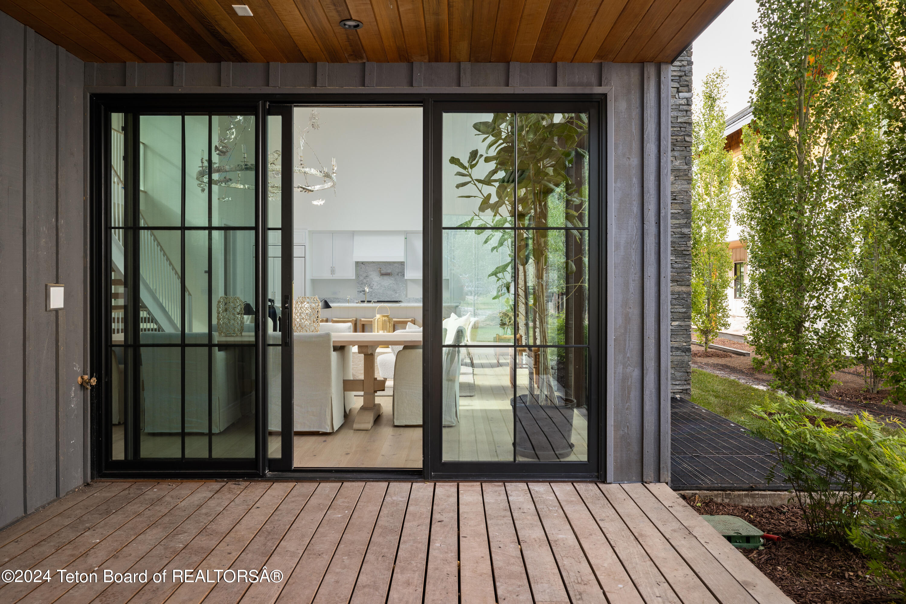 500 E SIMPSON Avenue