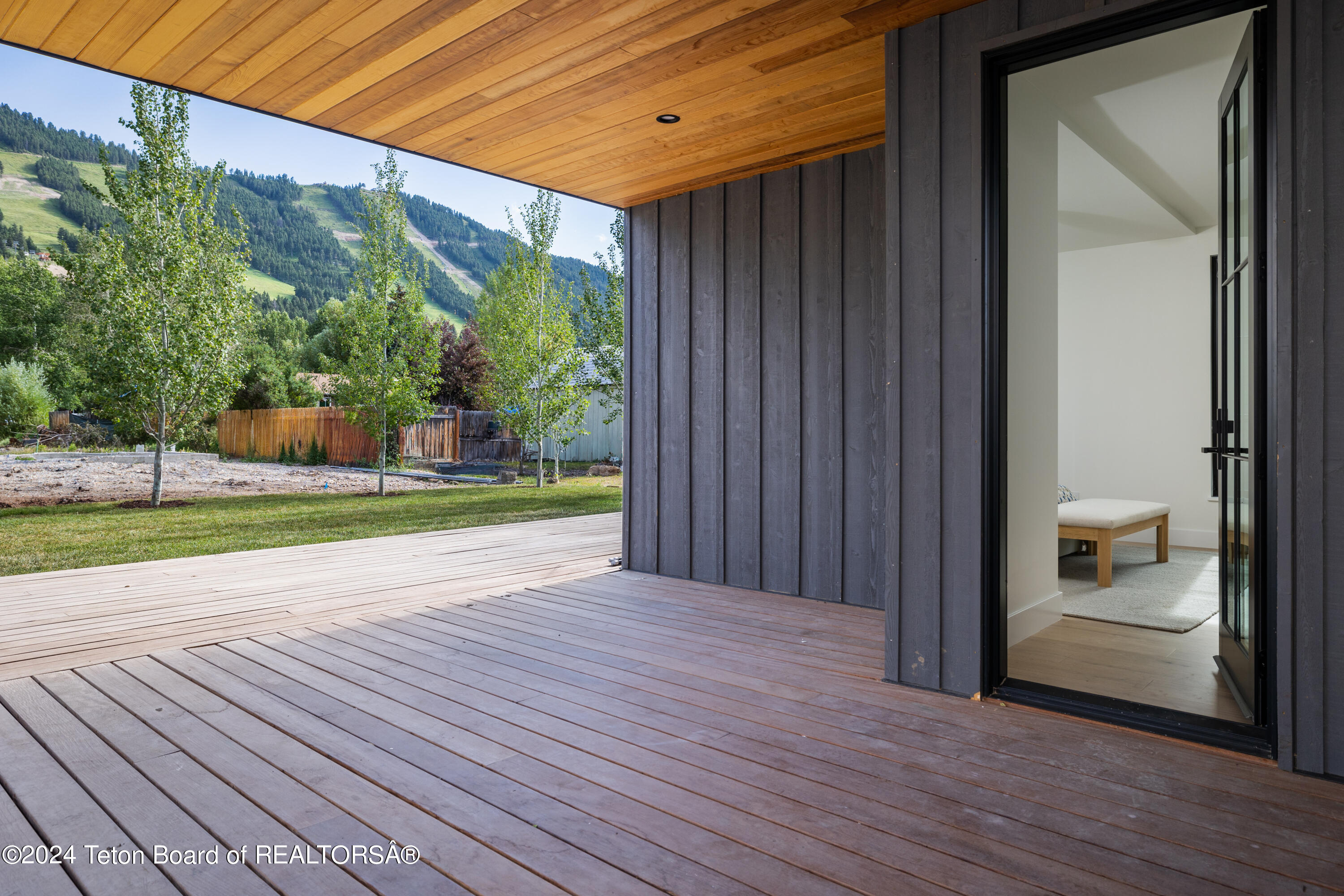 500 E SIMPSON Avenue