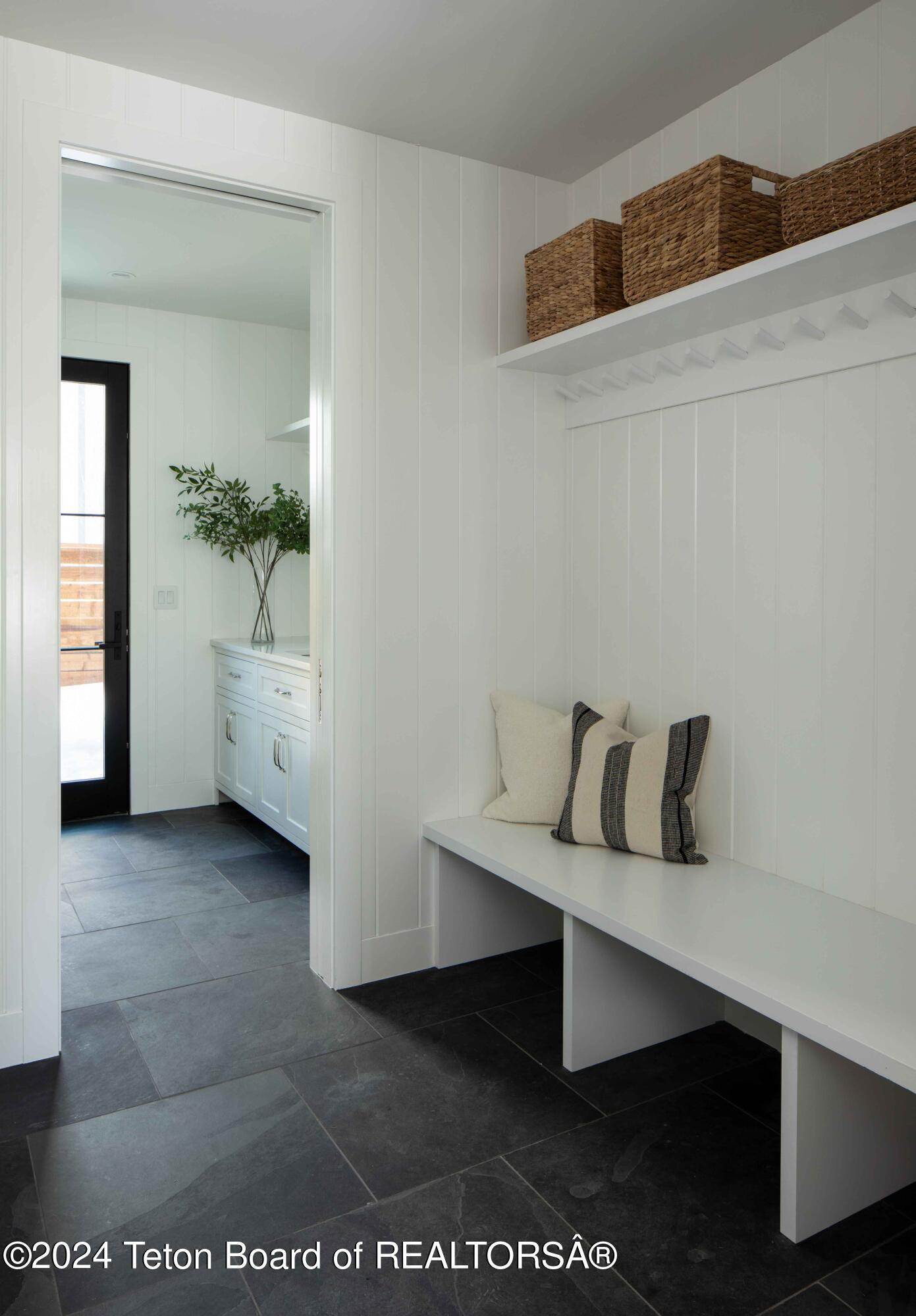 500 E SIMPSON Avenue