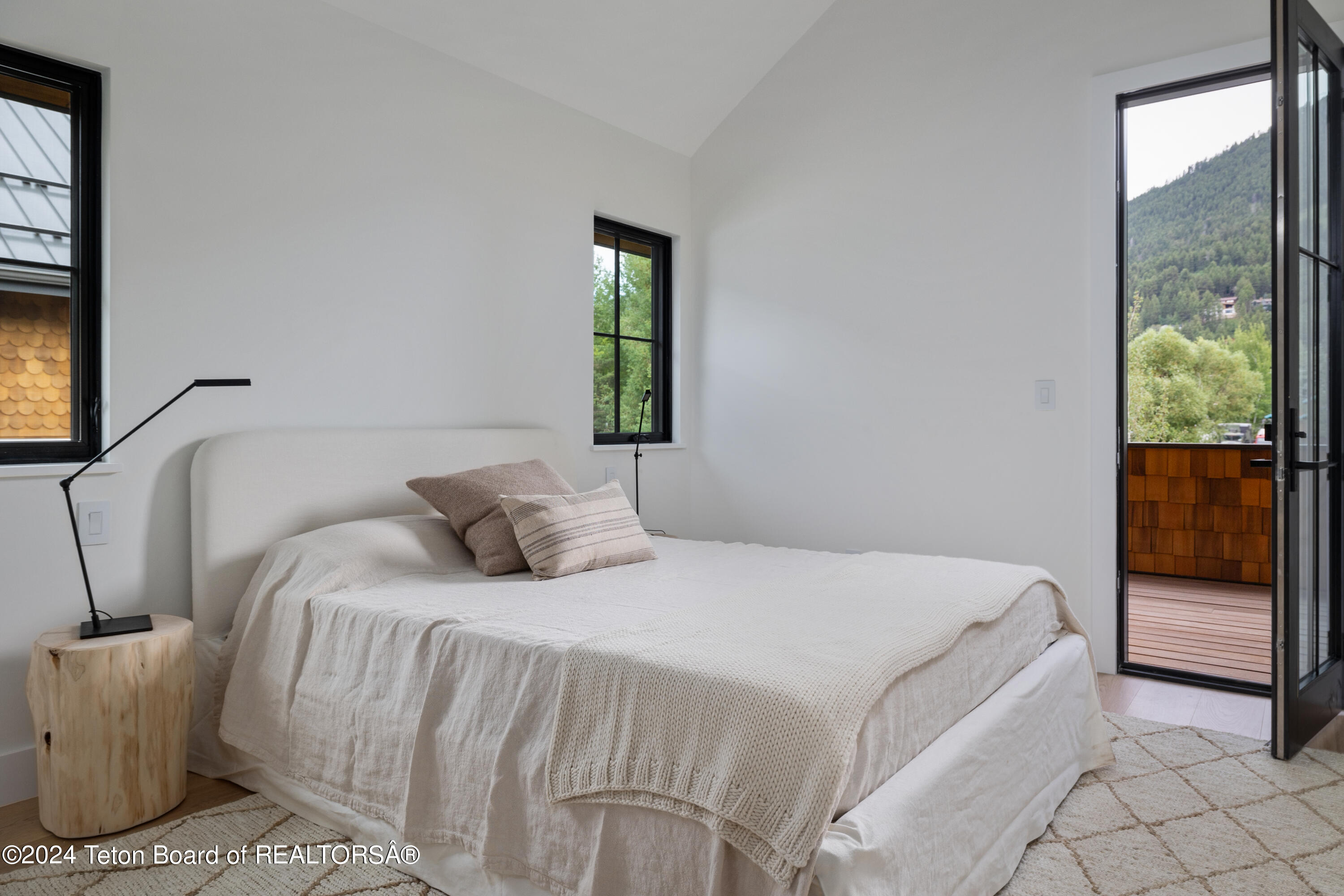 500 E SIMPSON Avenue