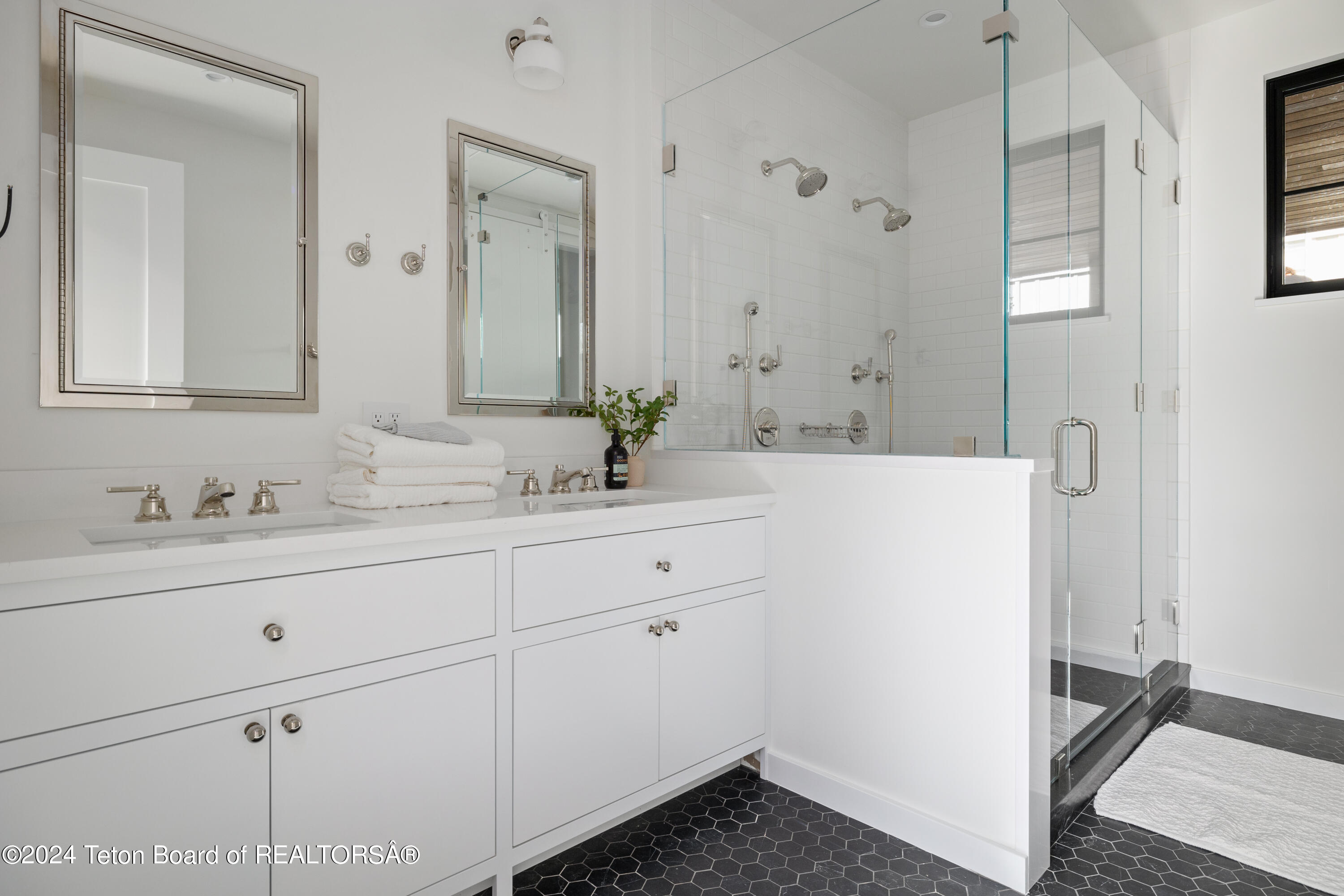 500 E SIMPSON Avenue