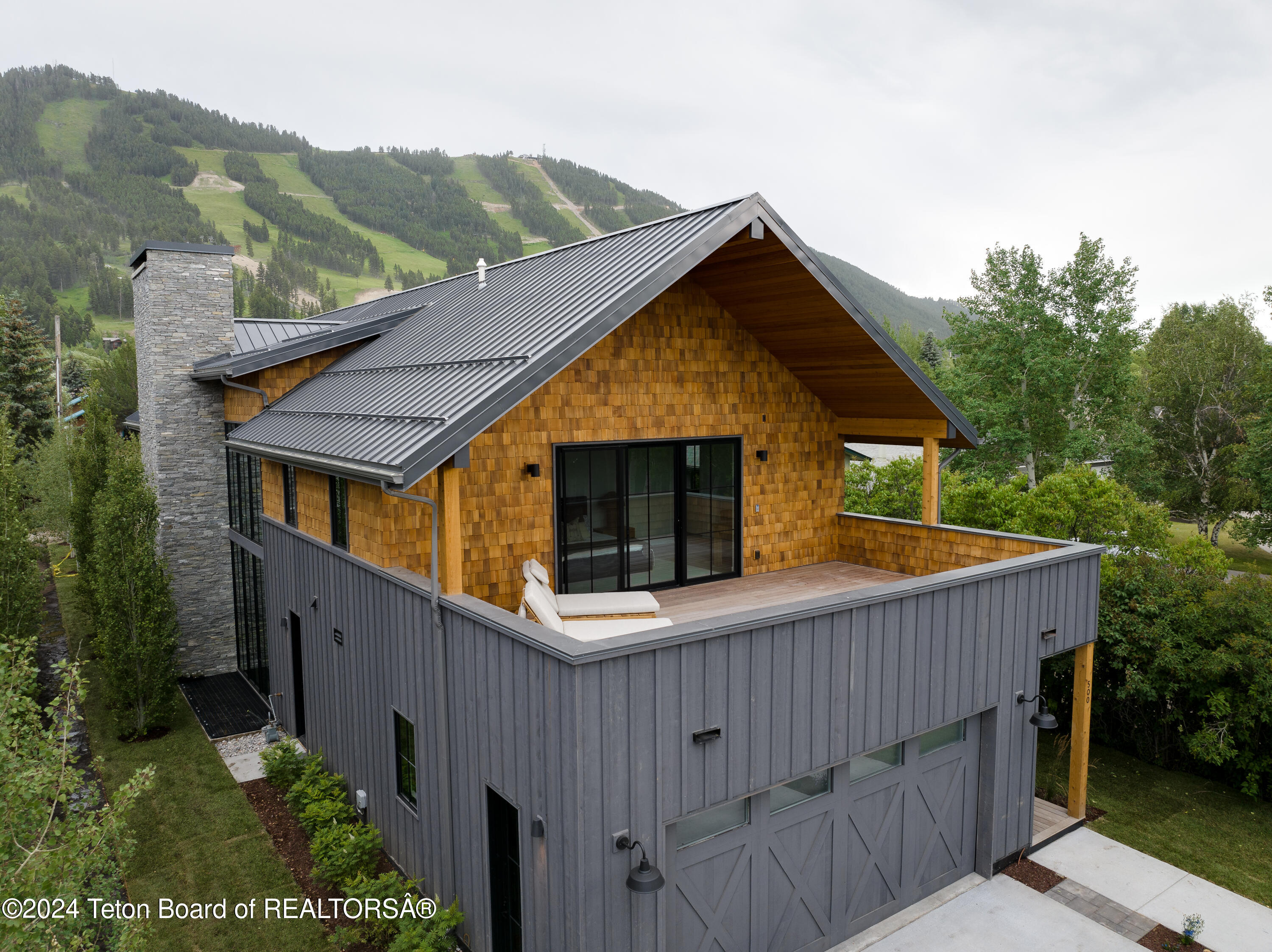 500 E SIMPSON Avenue