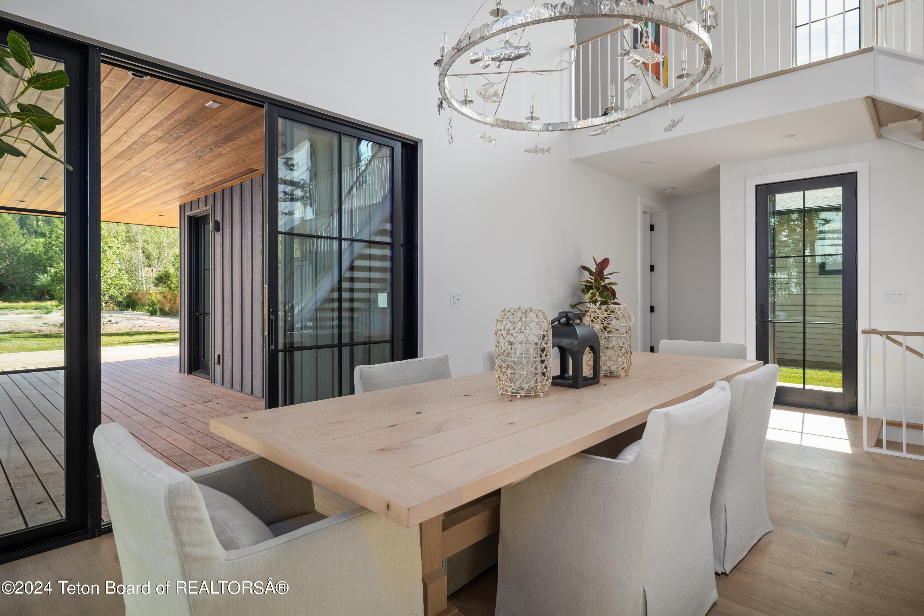 500 E SIMPSON Avenue