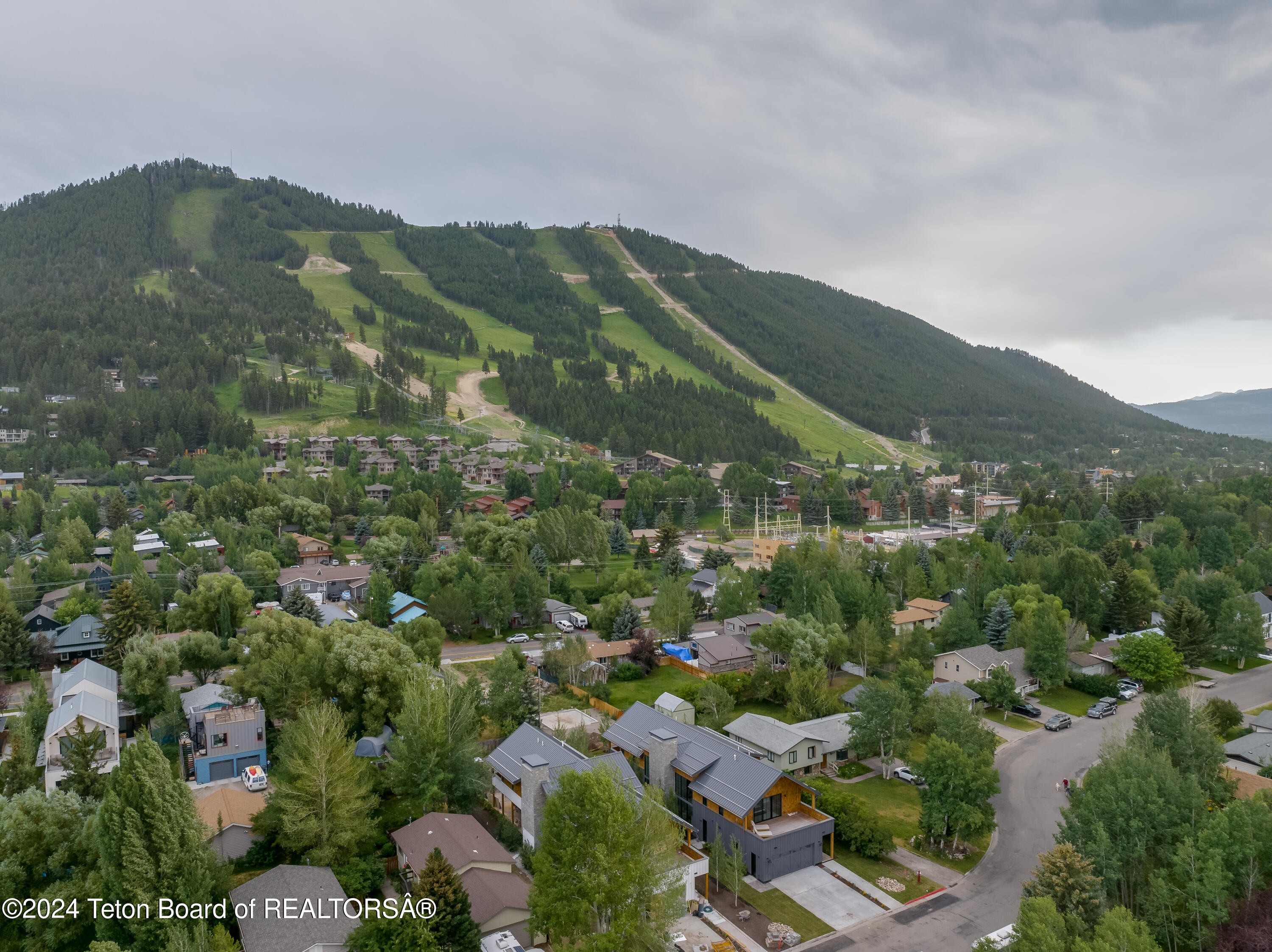 500 E SIMPSON Avenue