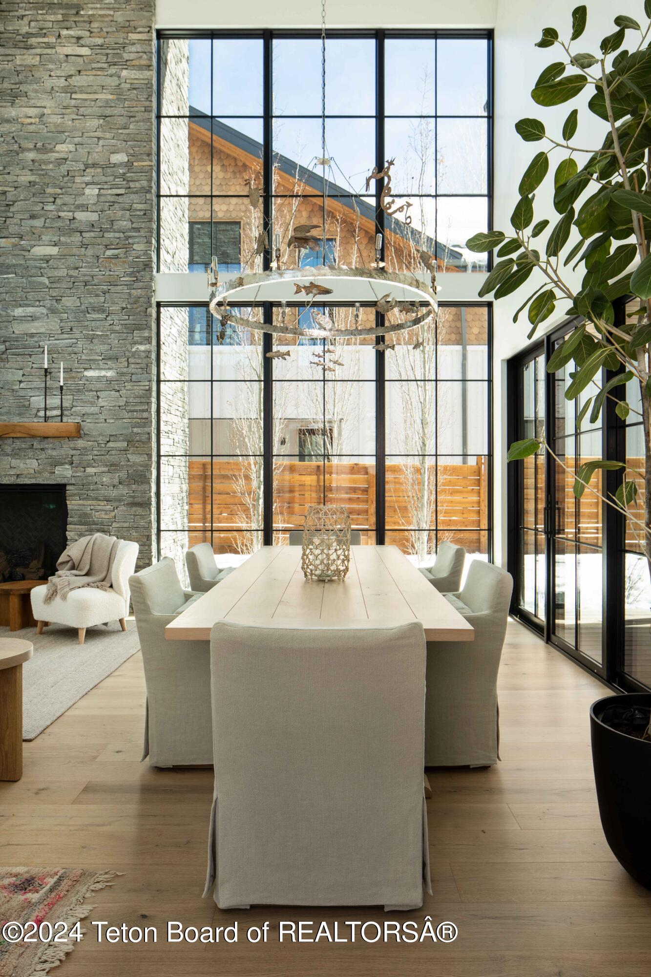 500 E SIMPSON Avenue