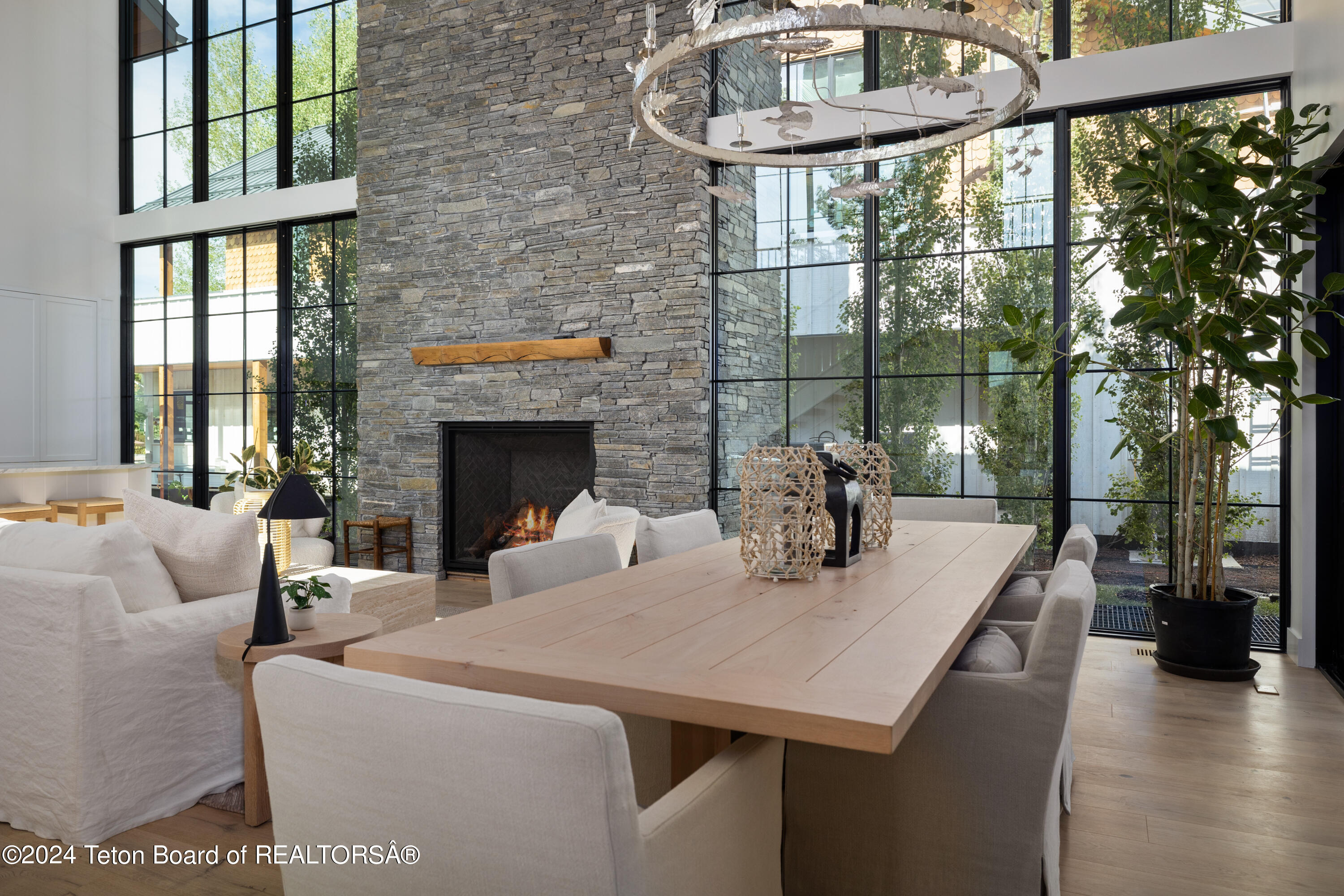 500 E SIMPSON Avenue