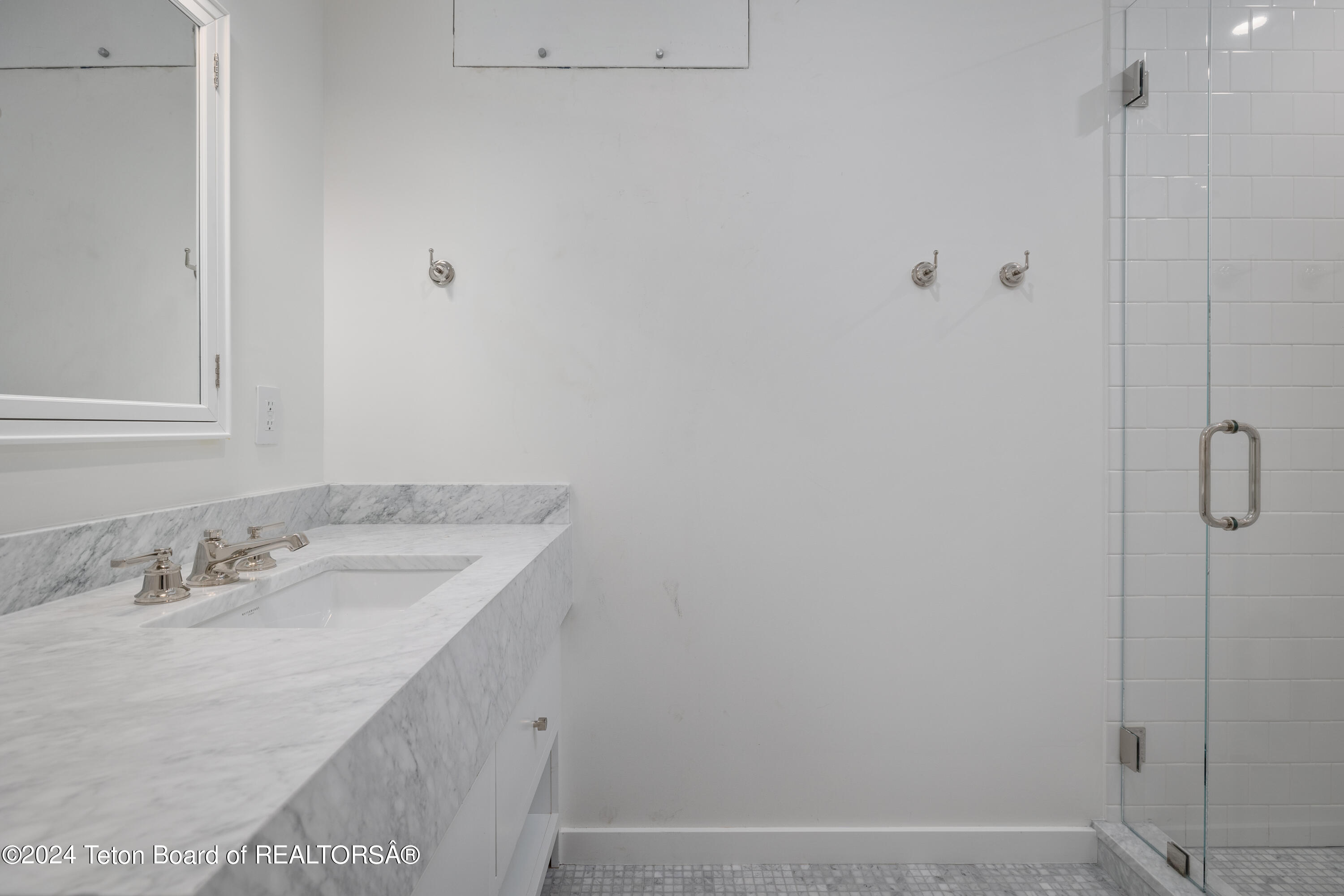 500 E SIMPSON Avenue