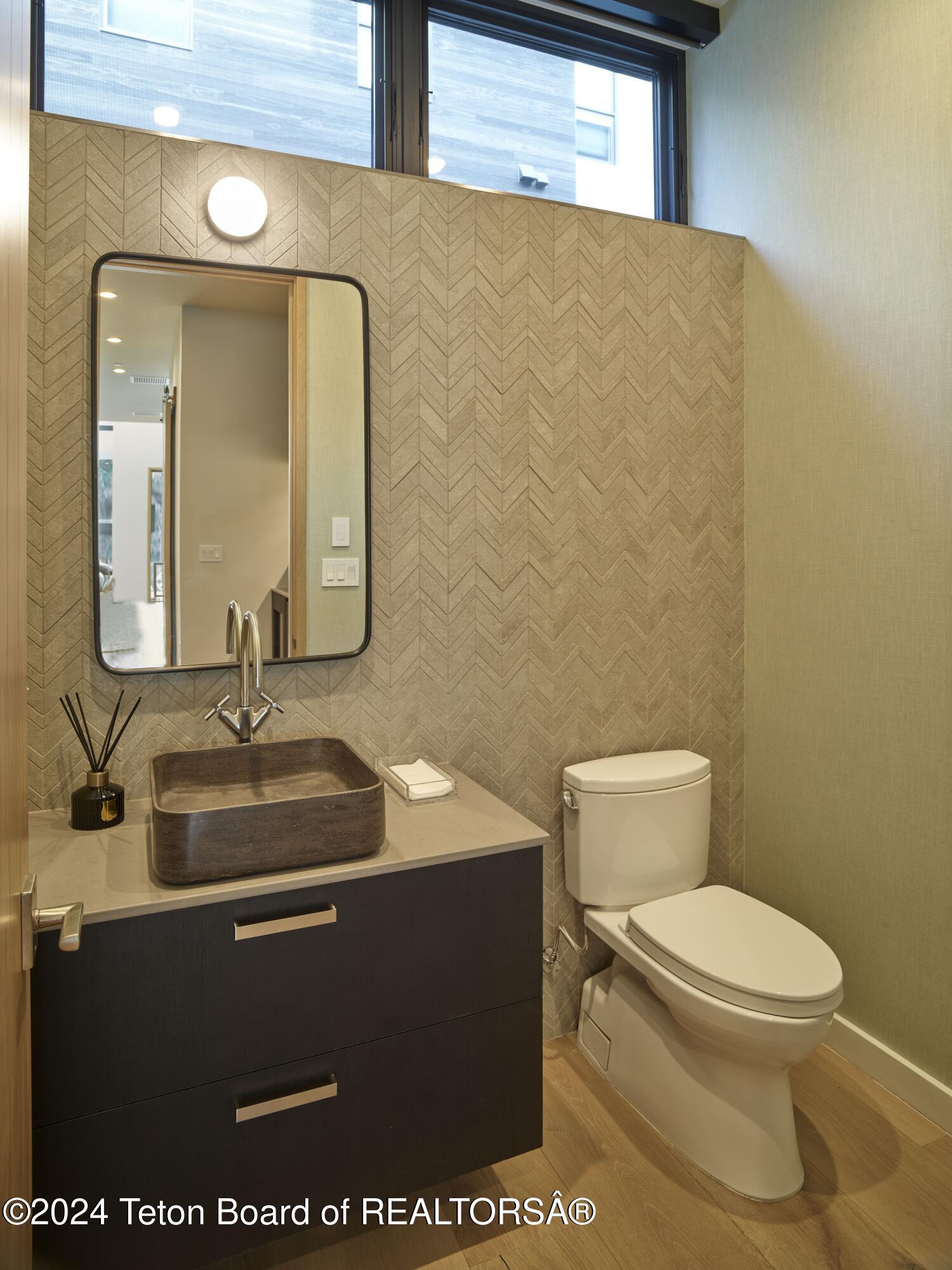 185 N GLENWOOD Street, 4