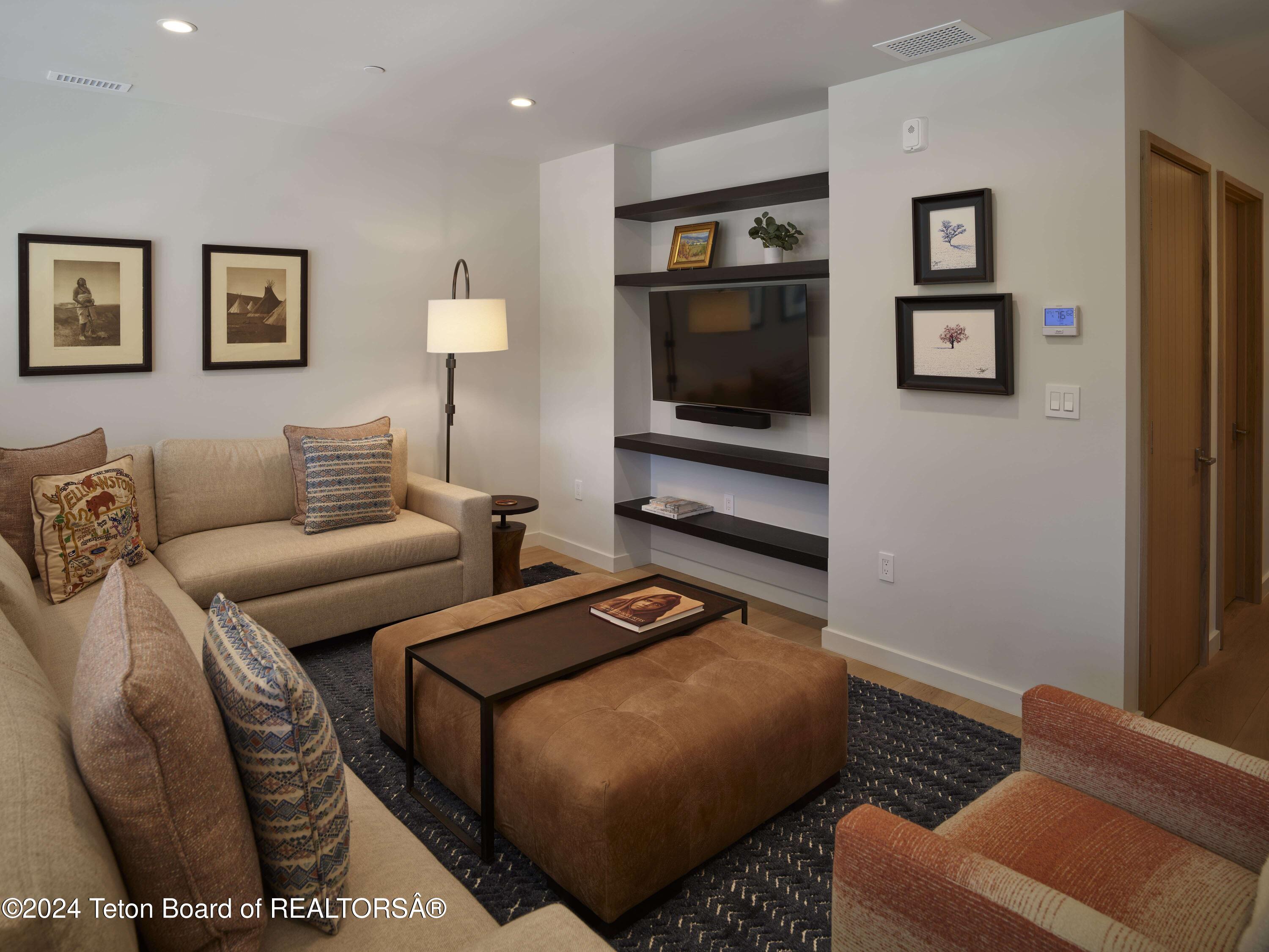 185 N GLENWOOD Street, 4