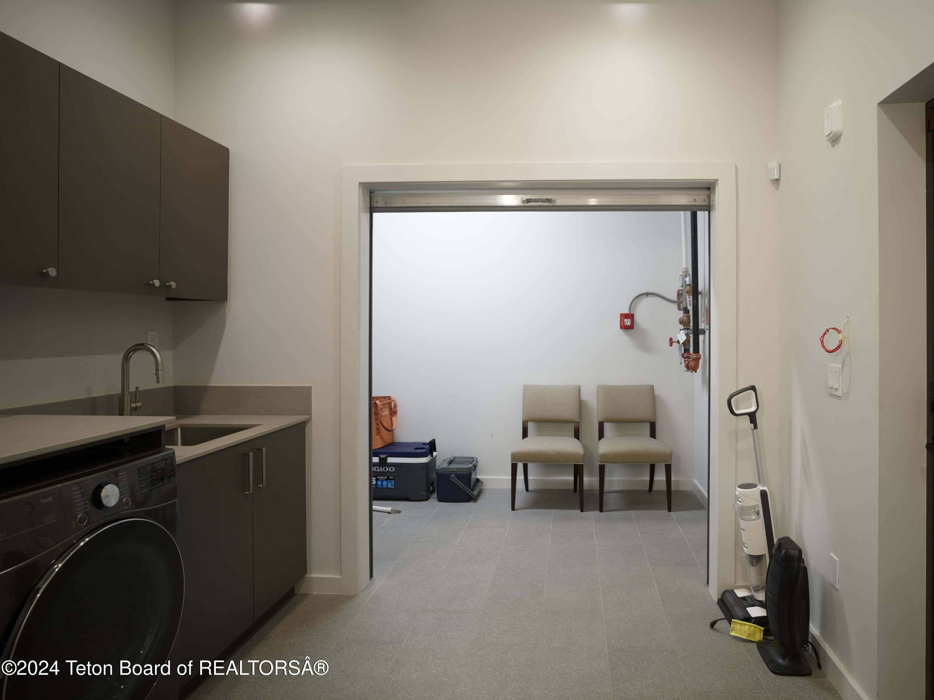 185 N GLENWOOD Street, 4