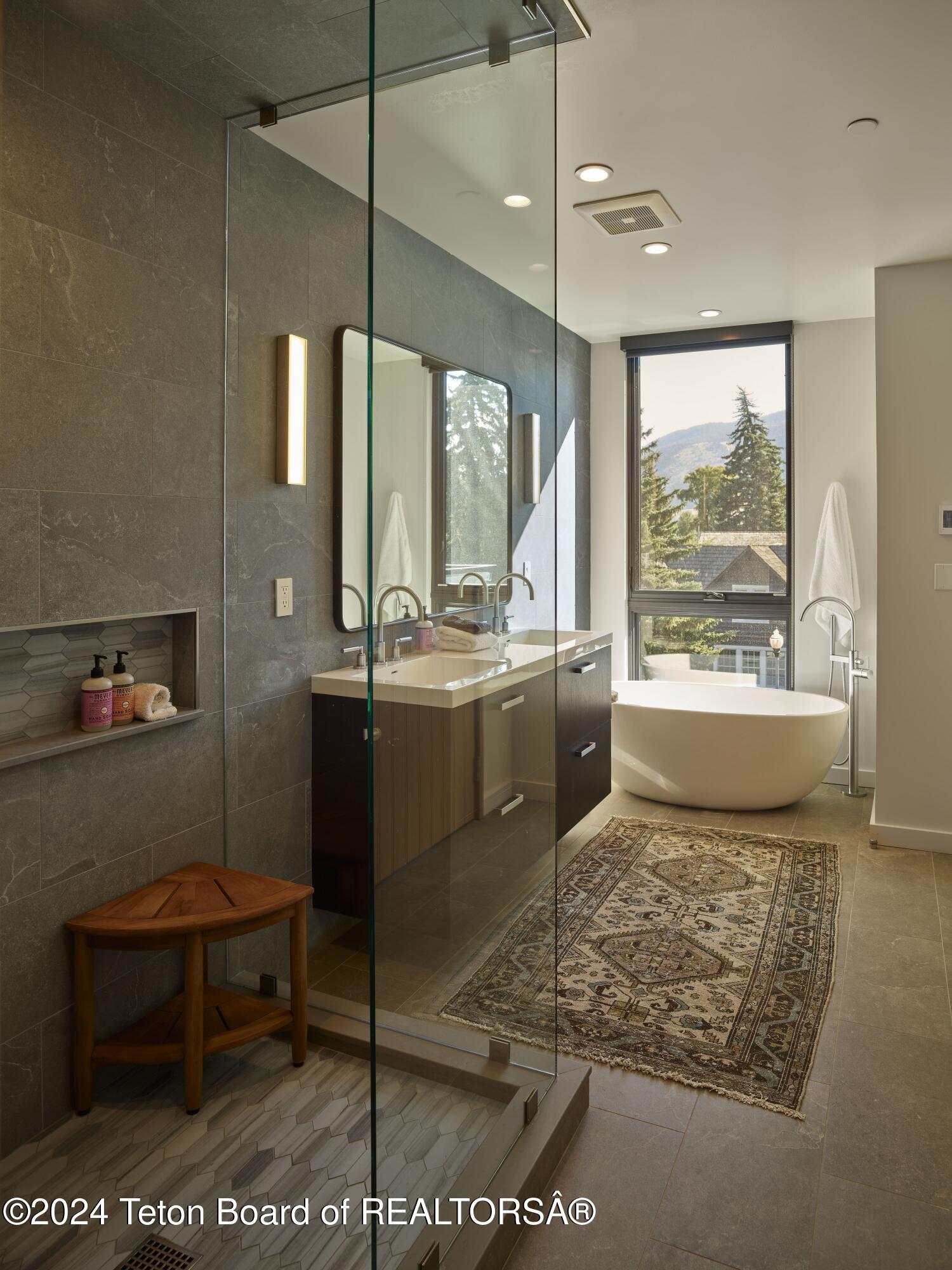 185 N GLENWOOD Street, 4